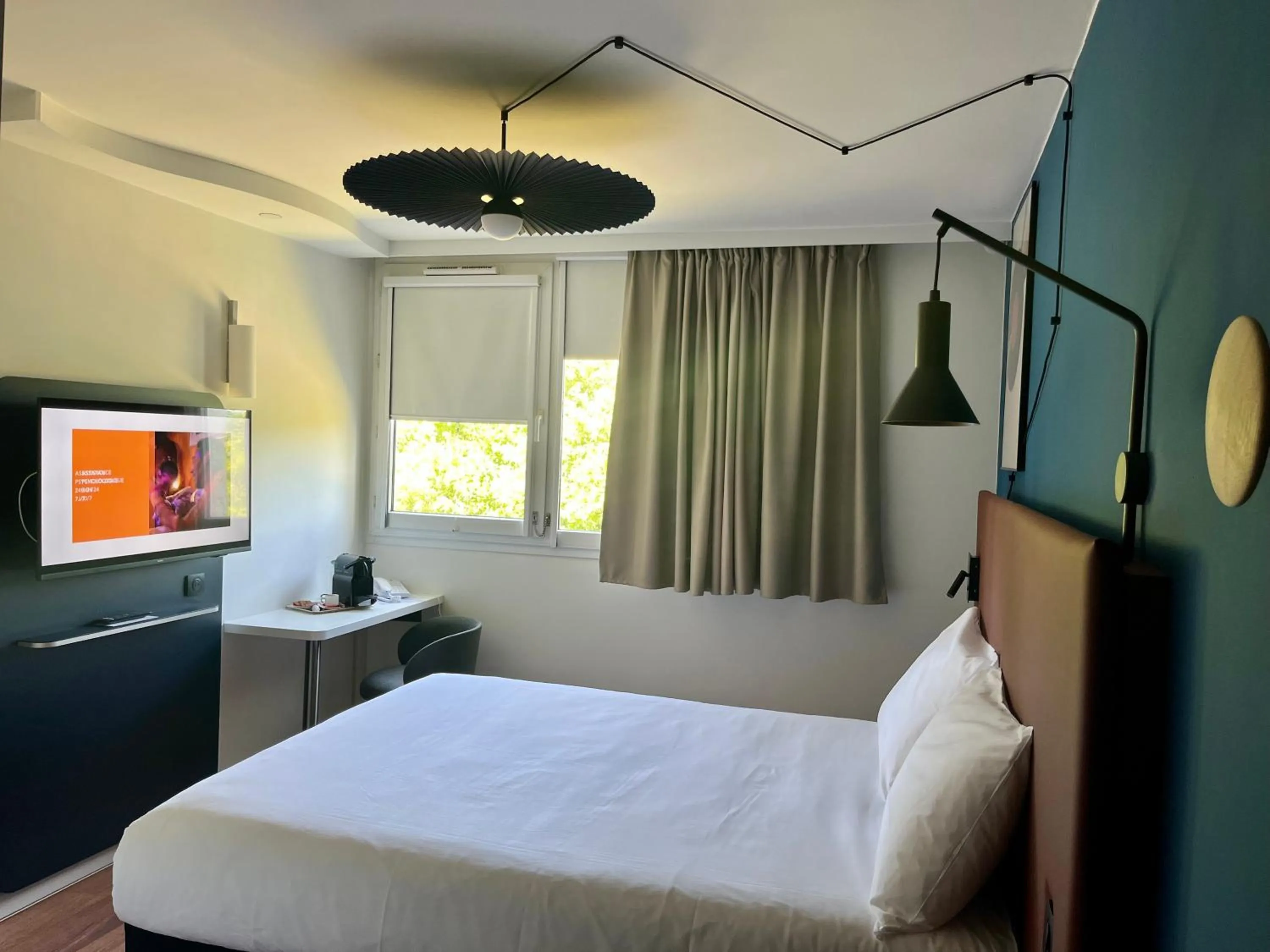 TV and multimedia, Bed in ibis Cambrai