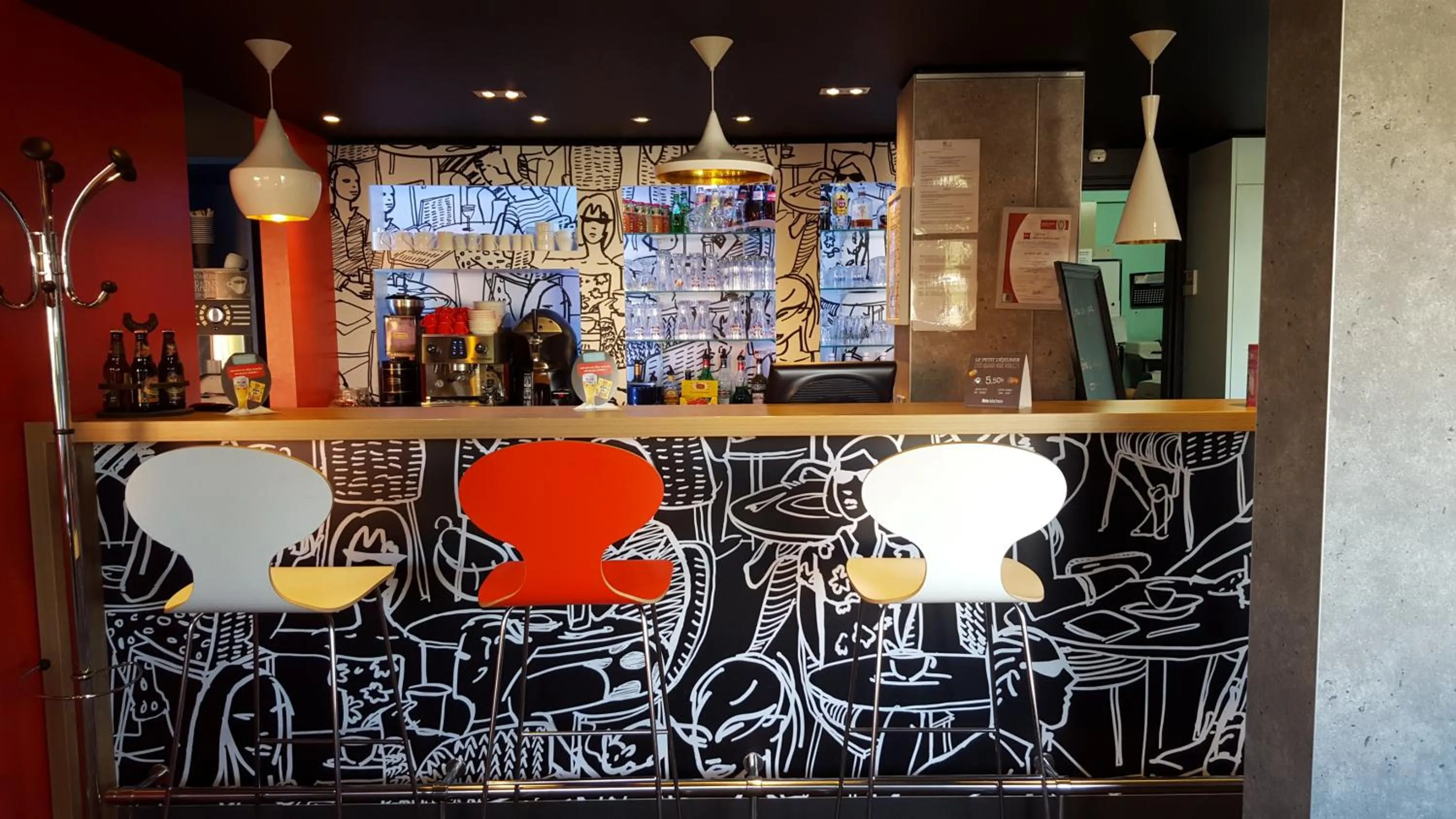 Lounge or bar in ibis Cambrai