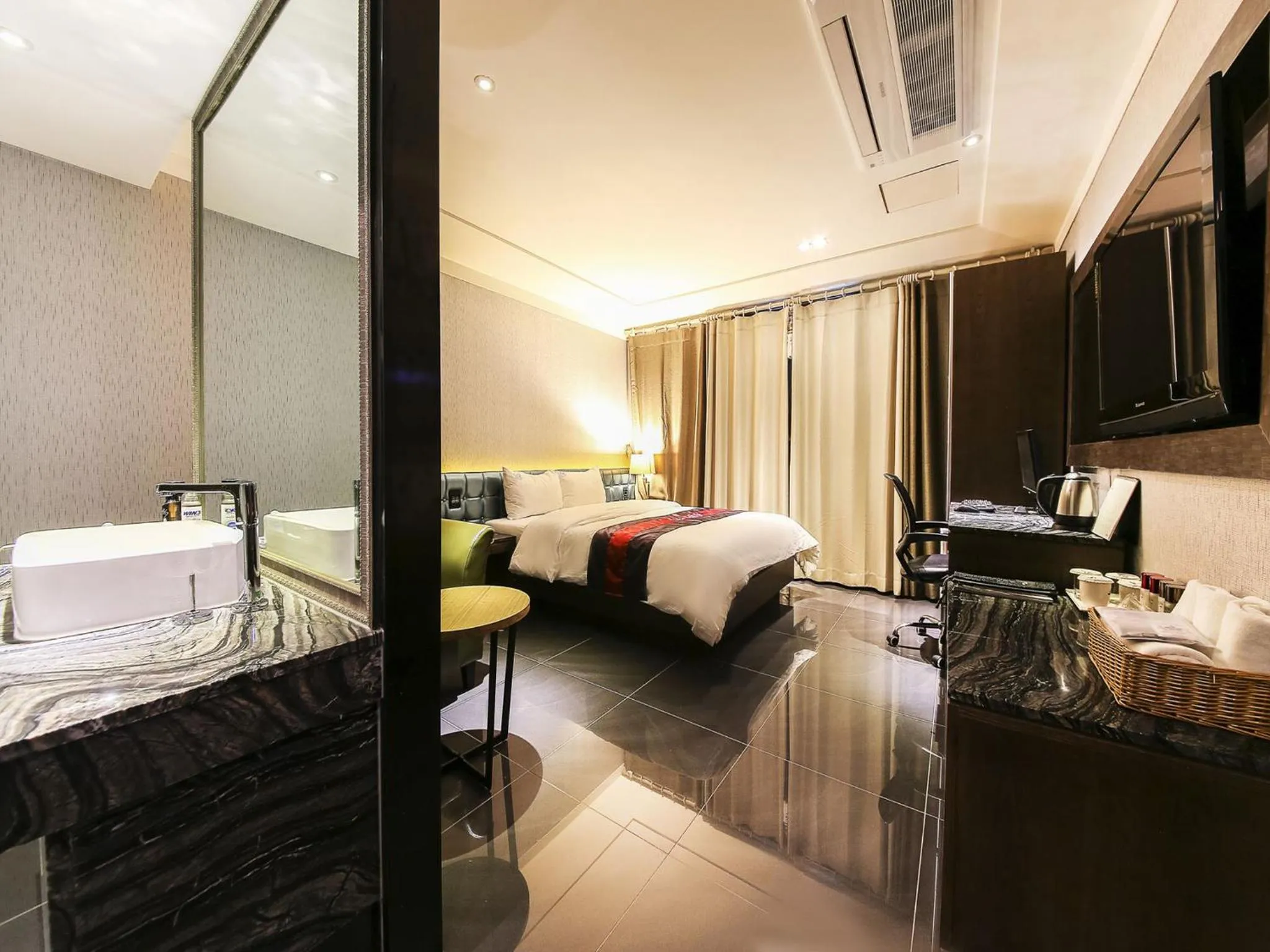 Bed in Zenith Tourist Hotel