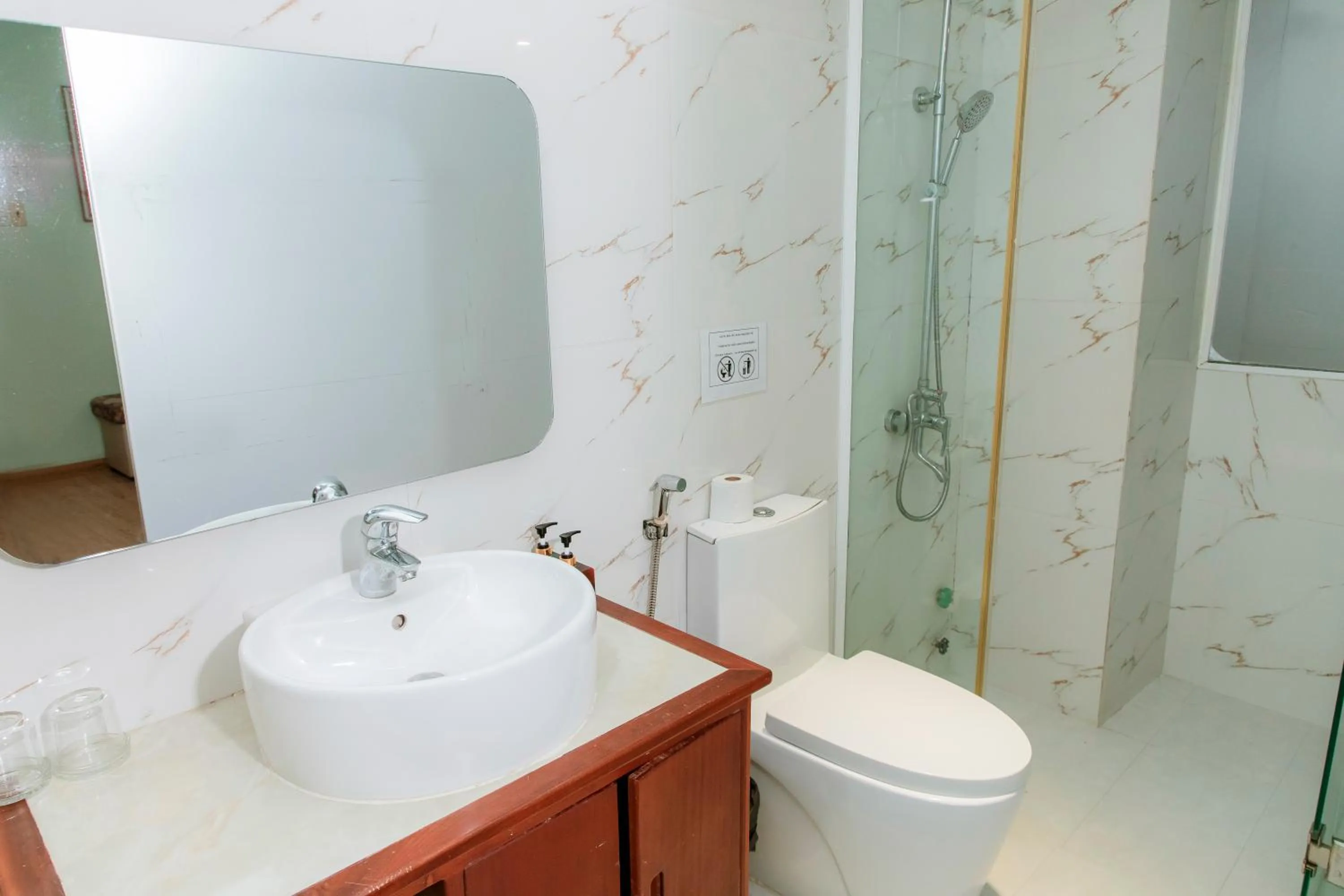 Shower in Art Deluxe Hotel