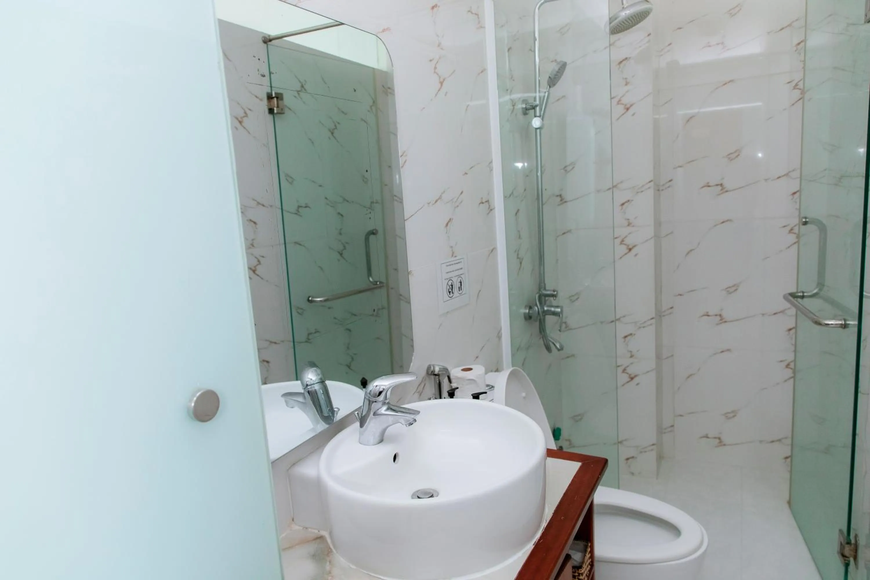 Shower in Art Deluxe Hotel