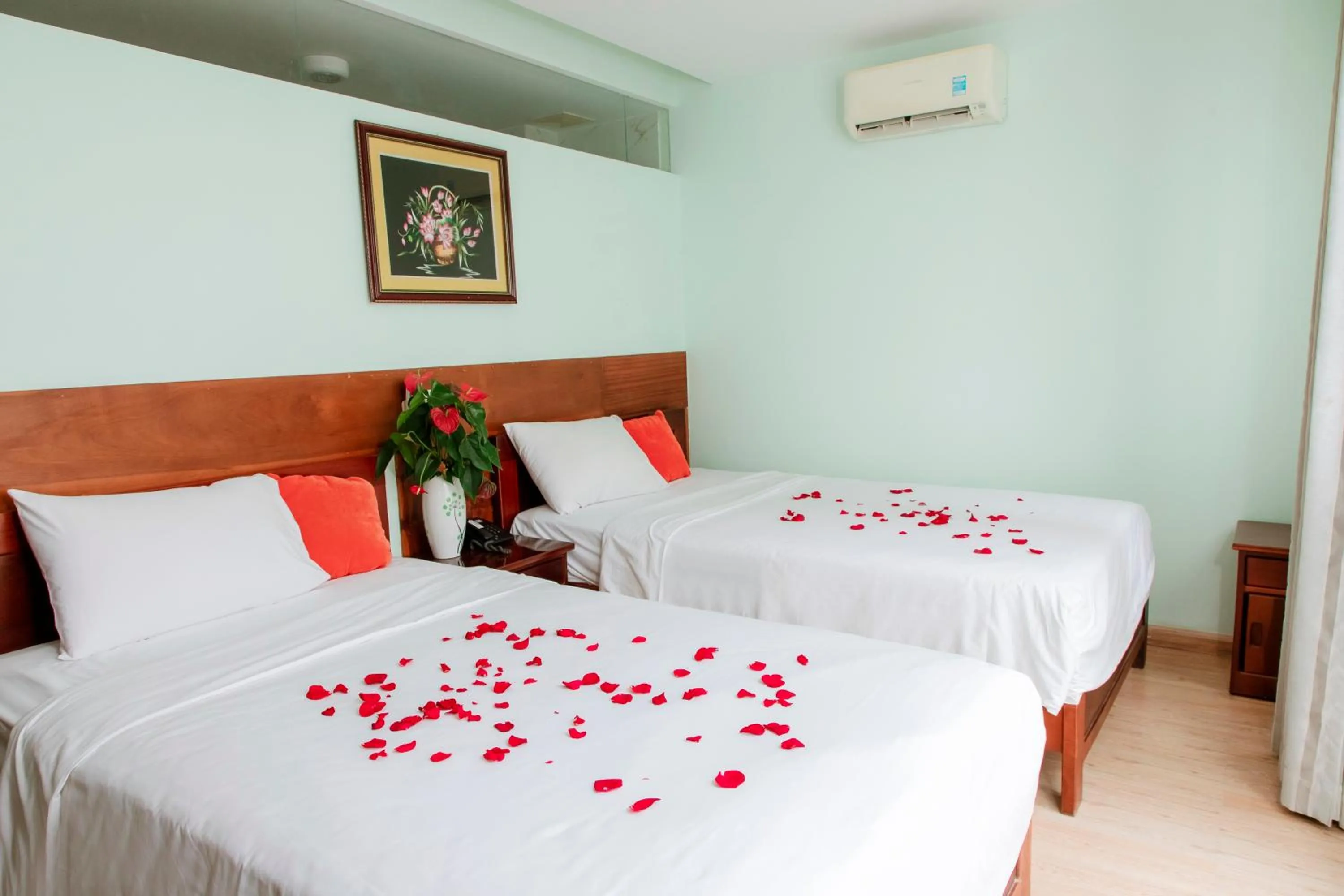 Photo of the whole room in Art Deluxe Hotel