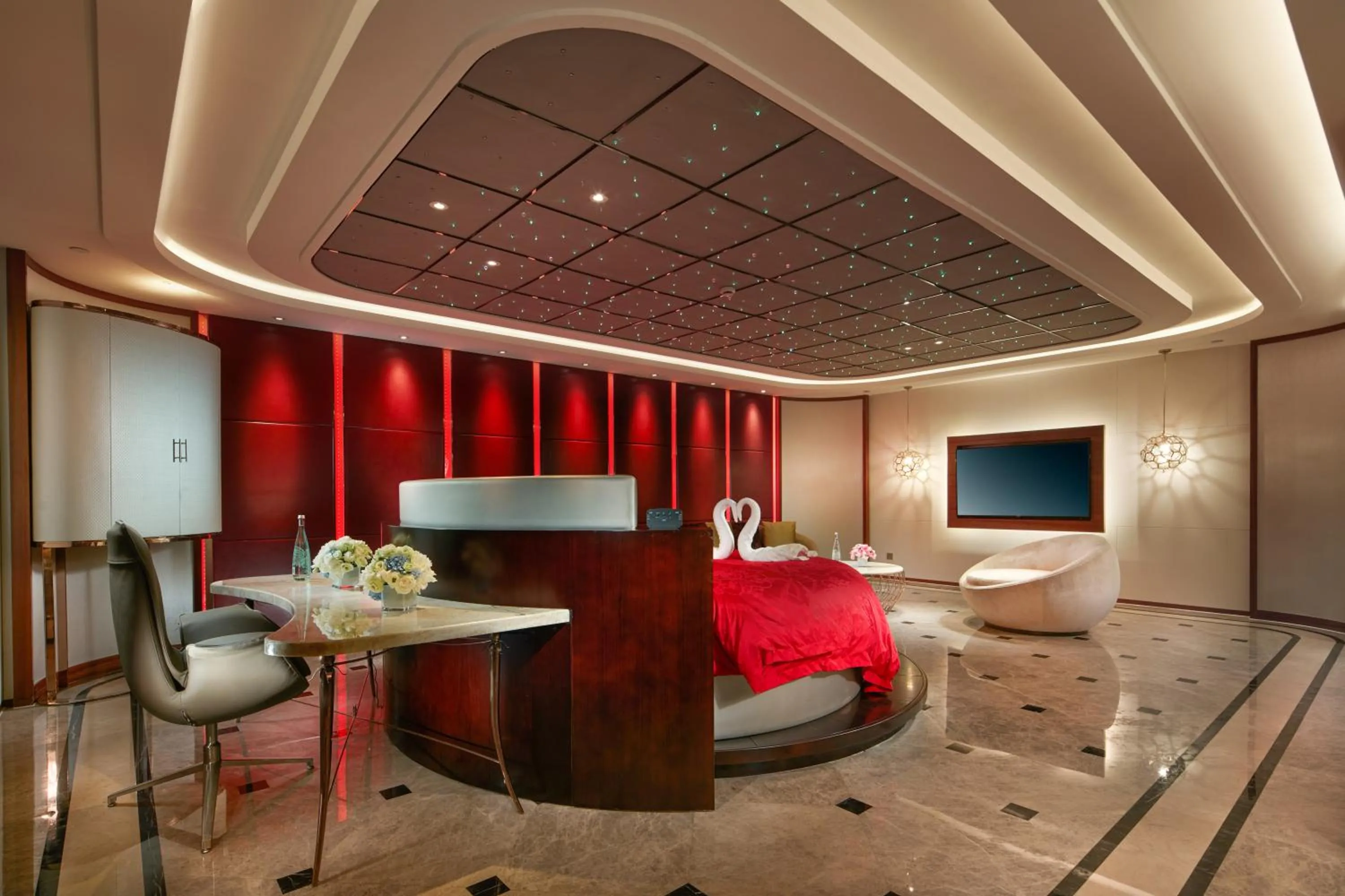 Photo of the whole room, Bed in Wen Ling International Hotel