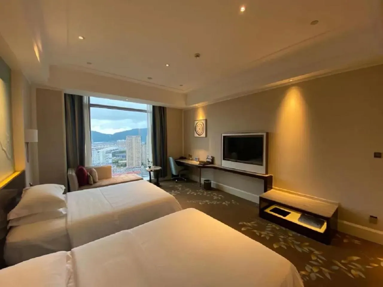 Photo of the whole room, Bed in Wen Ling International Hotel