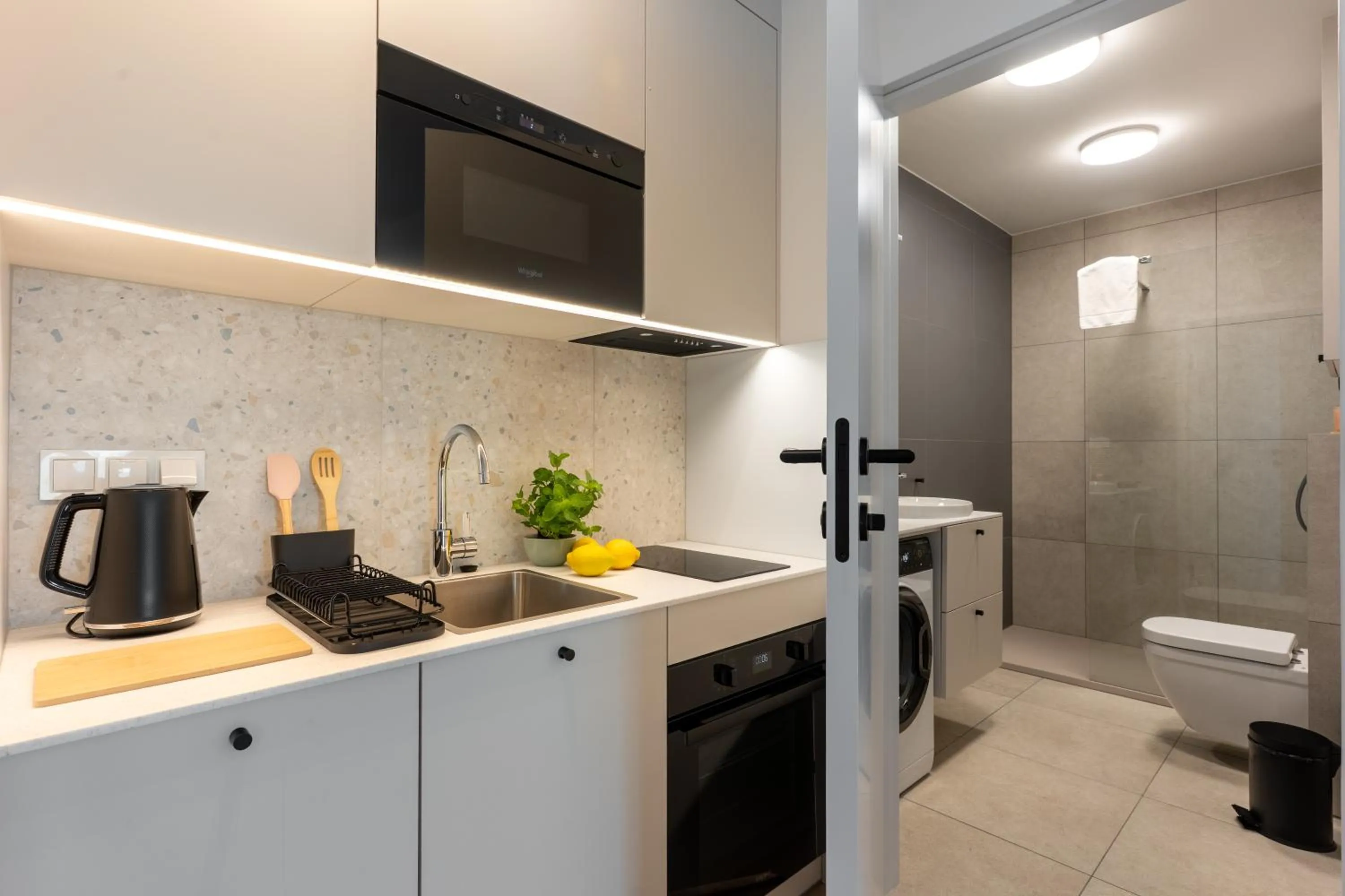 Shower in Noli Gdansk Riverside