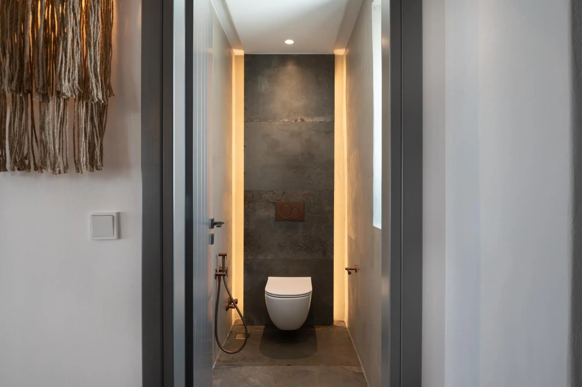 Toilet in Kosmitis Suites & Villas