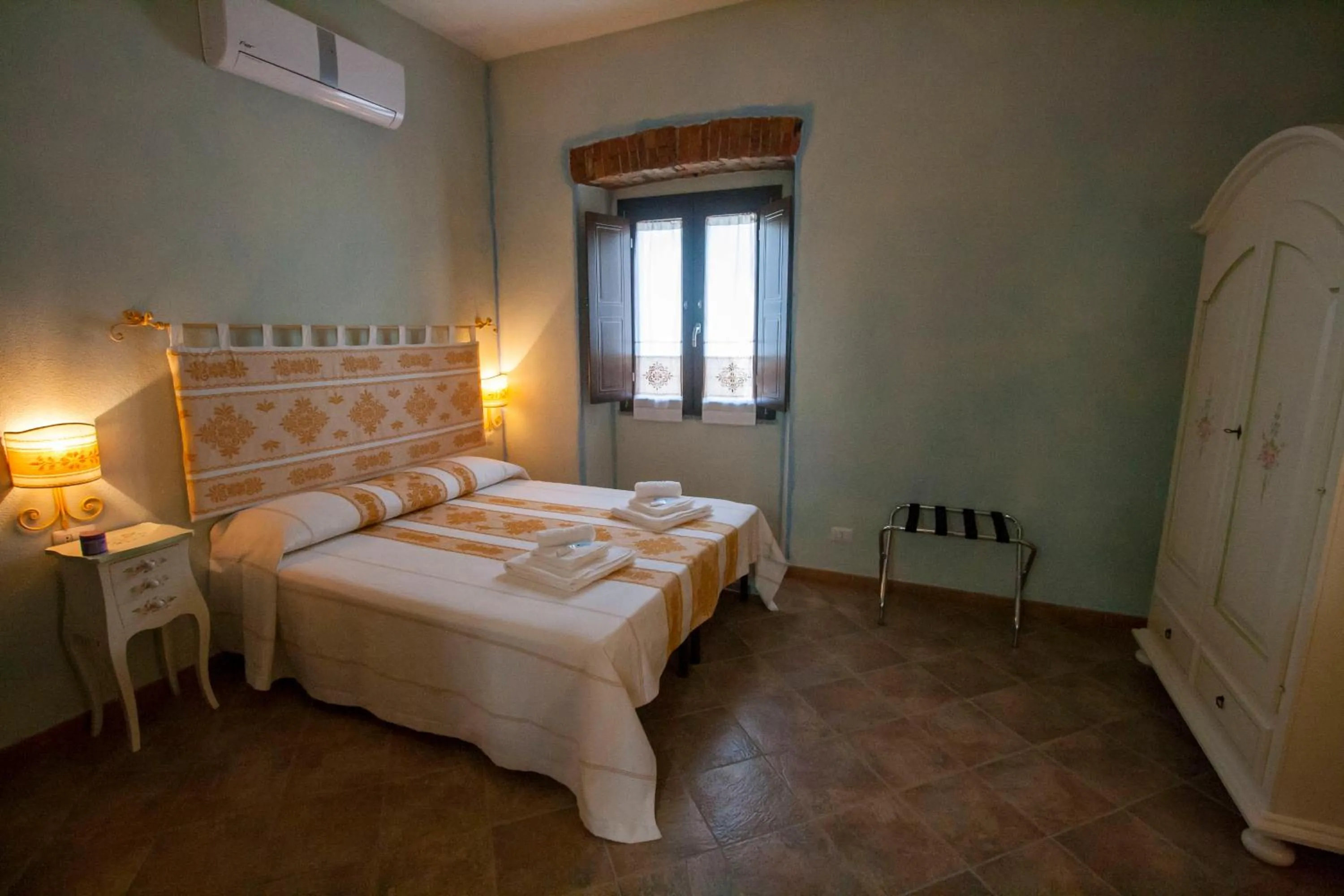 Shower in B&B Sa Lumenaria "da Raimonda"