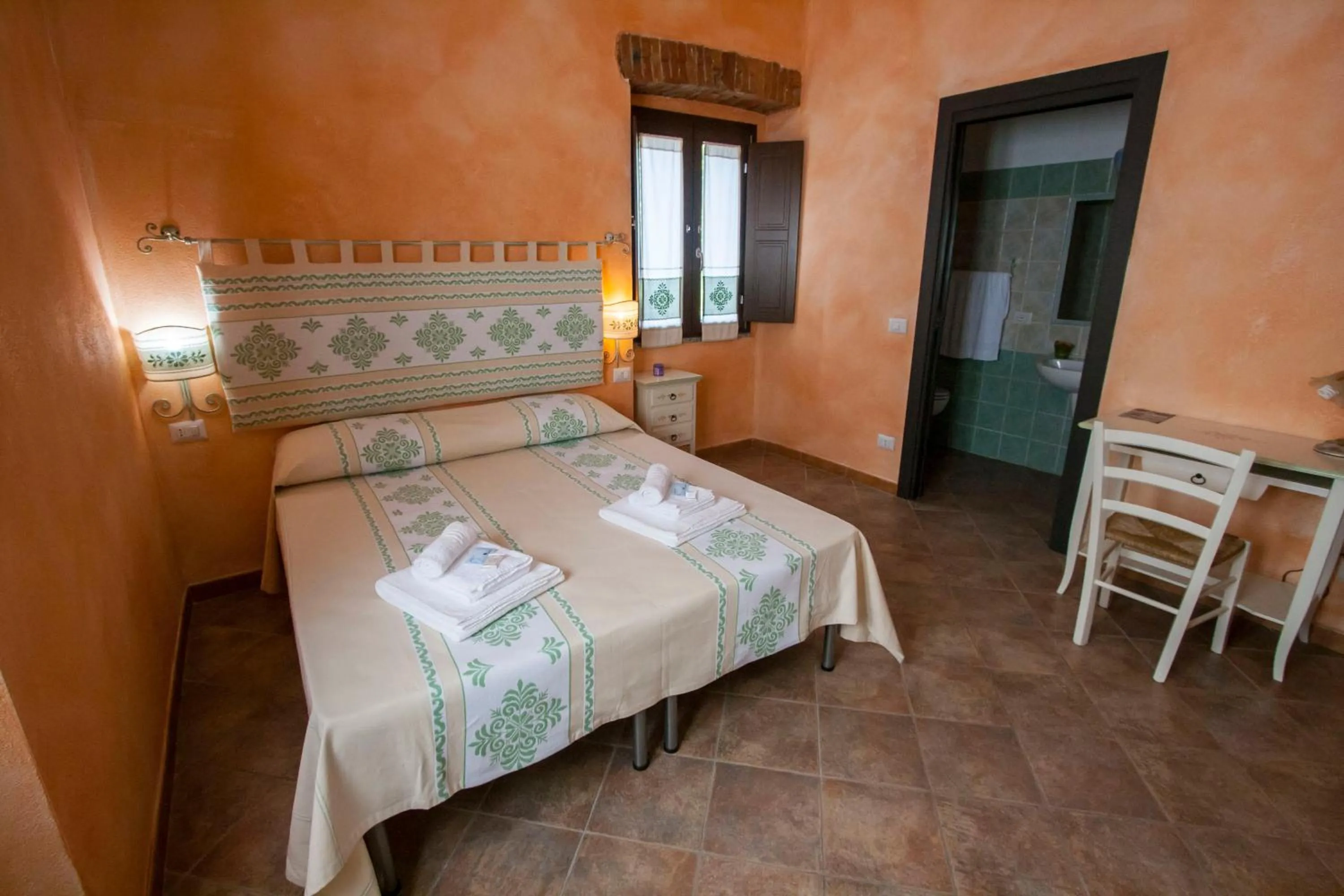 Shower in B&B Sa Lumenaria "da Raimonda"