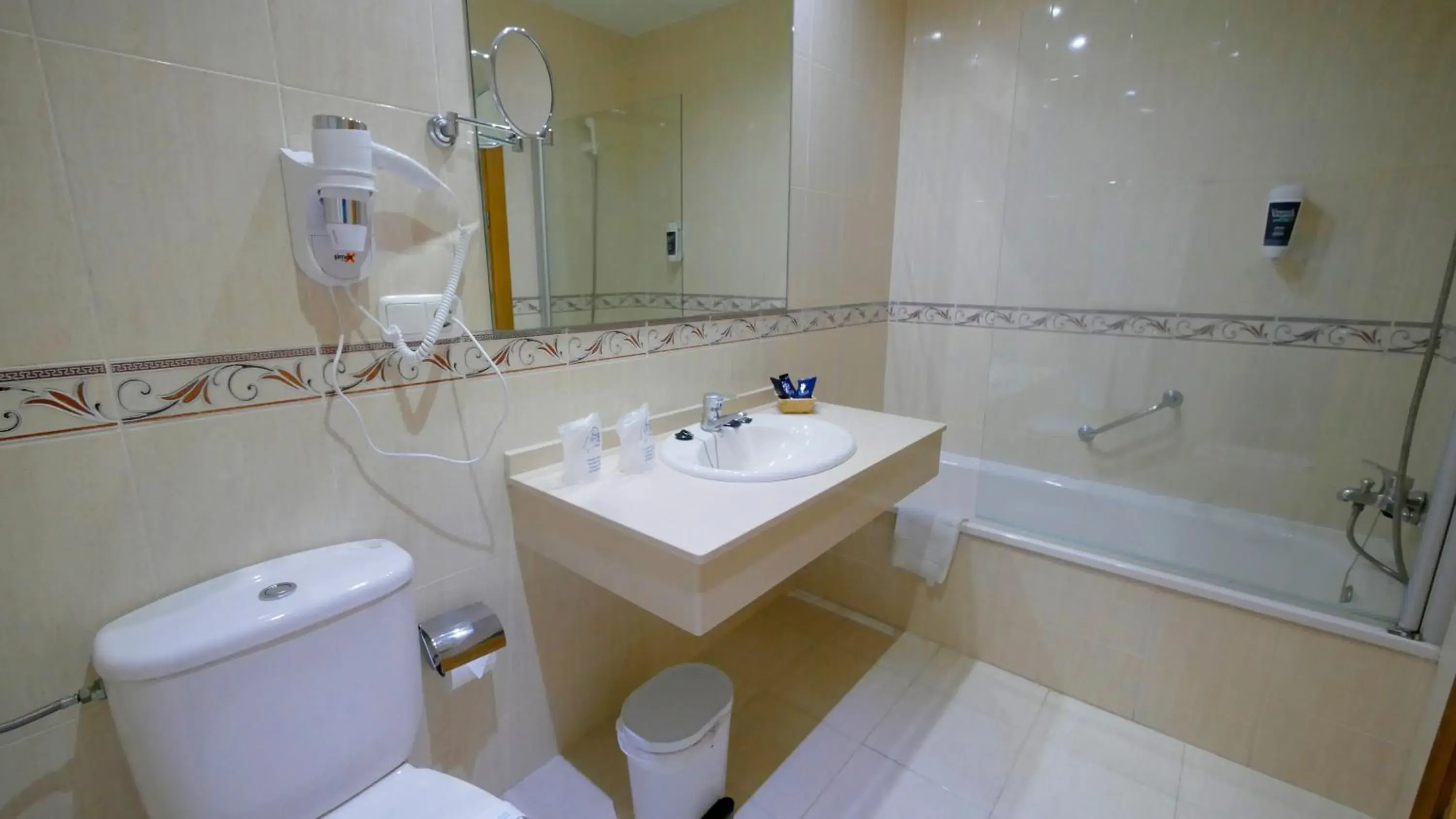 Twin Room in Hotel Victoria Playa Twin Room in Hotel Victoria Playa