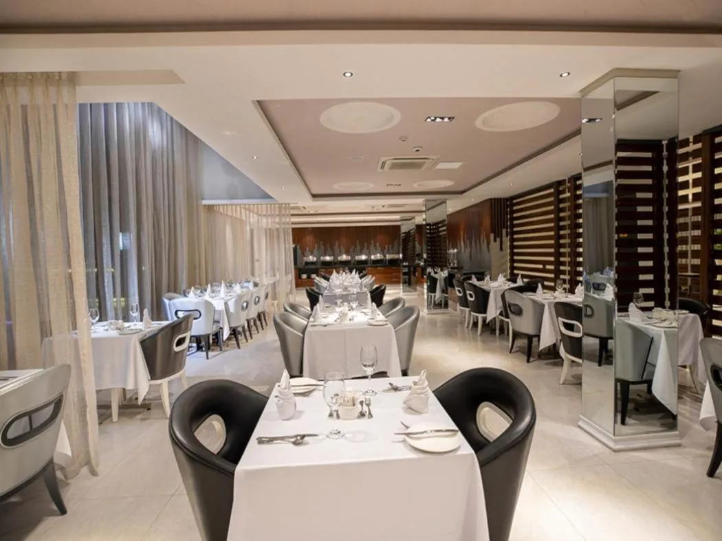 Restaurant/places to eat in Tripod By Pedestal Hotel