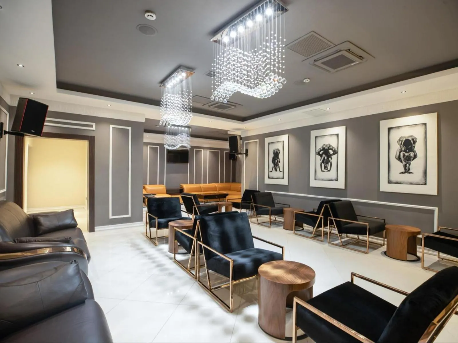 Lounge or bar in Tripod By Pedestal Hotel