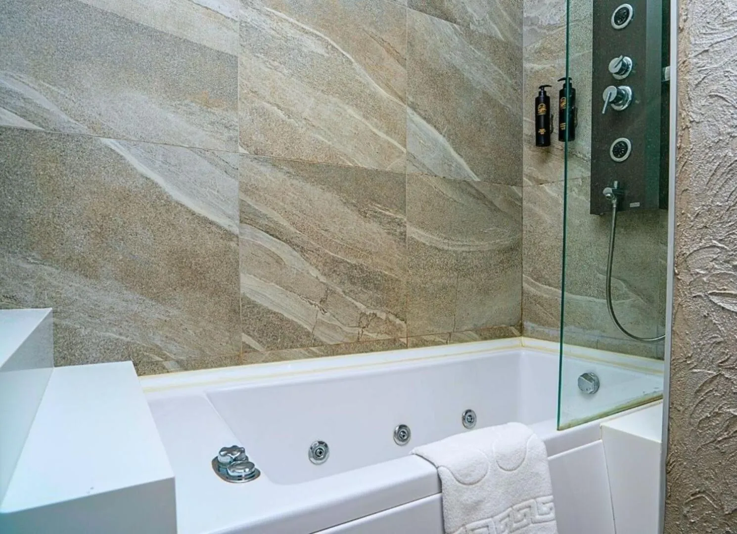 Bath in 216 Silver Suite
