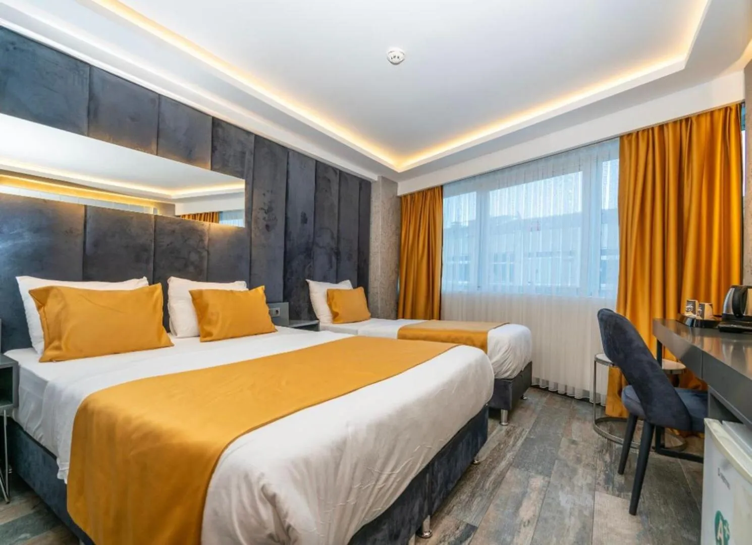 Photo of the whole room, Bed in 216 Silver Suite