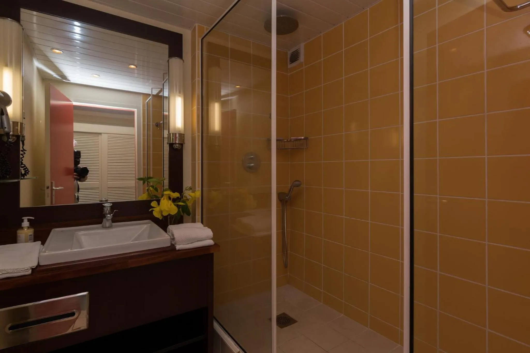 Bathroom in Résidence de la Vielle Tour - Studio particulier vue mer