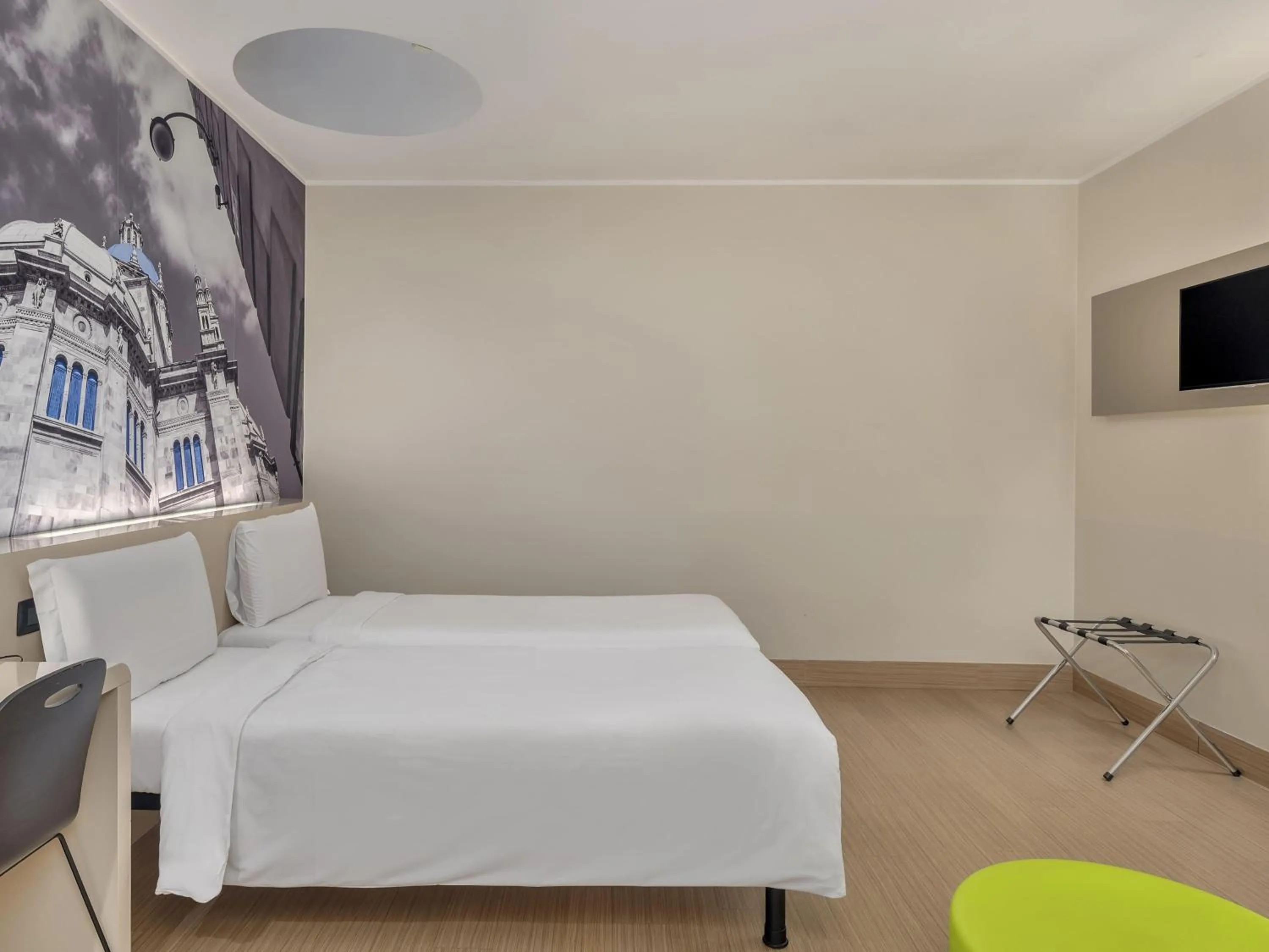 Photo of the whole room, Bed in B&B Hotel Como Camerlata