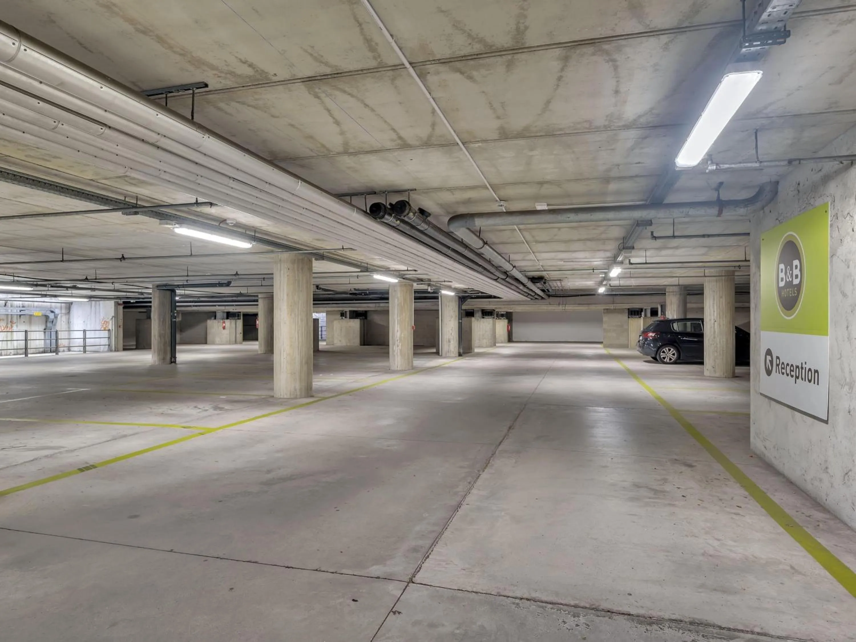 Lobby or reception in B&B Hotel Como Camerlata