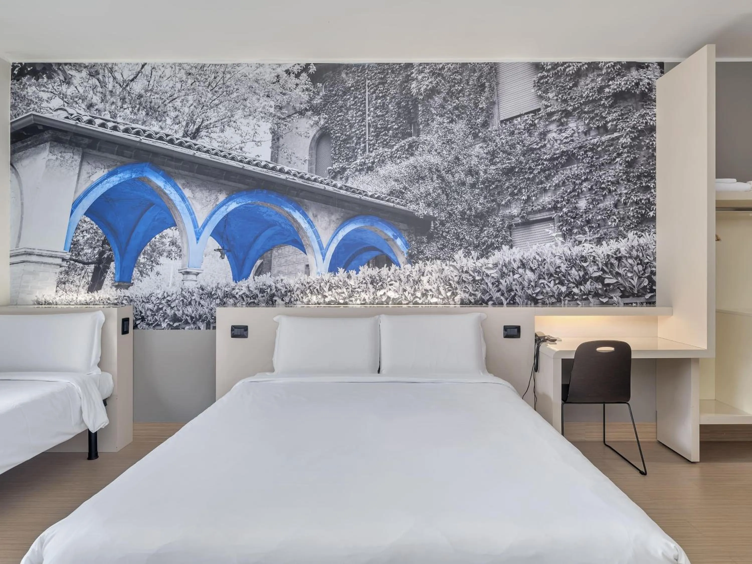 Photo of the whole room, Bed in B&B Hotel Como Camerlata