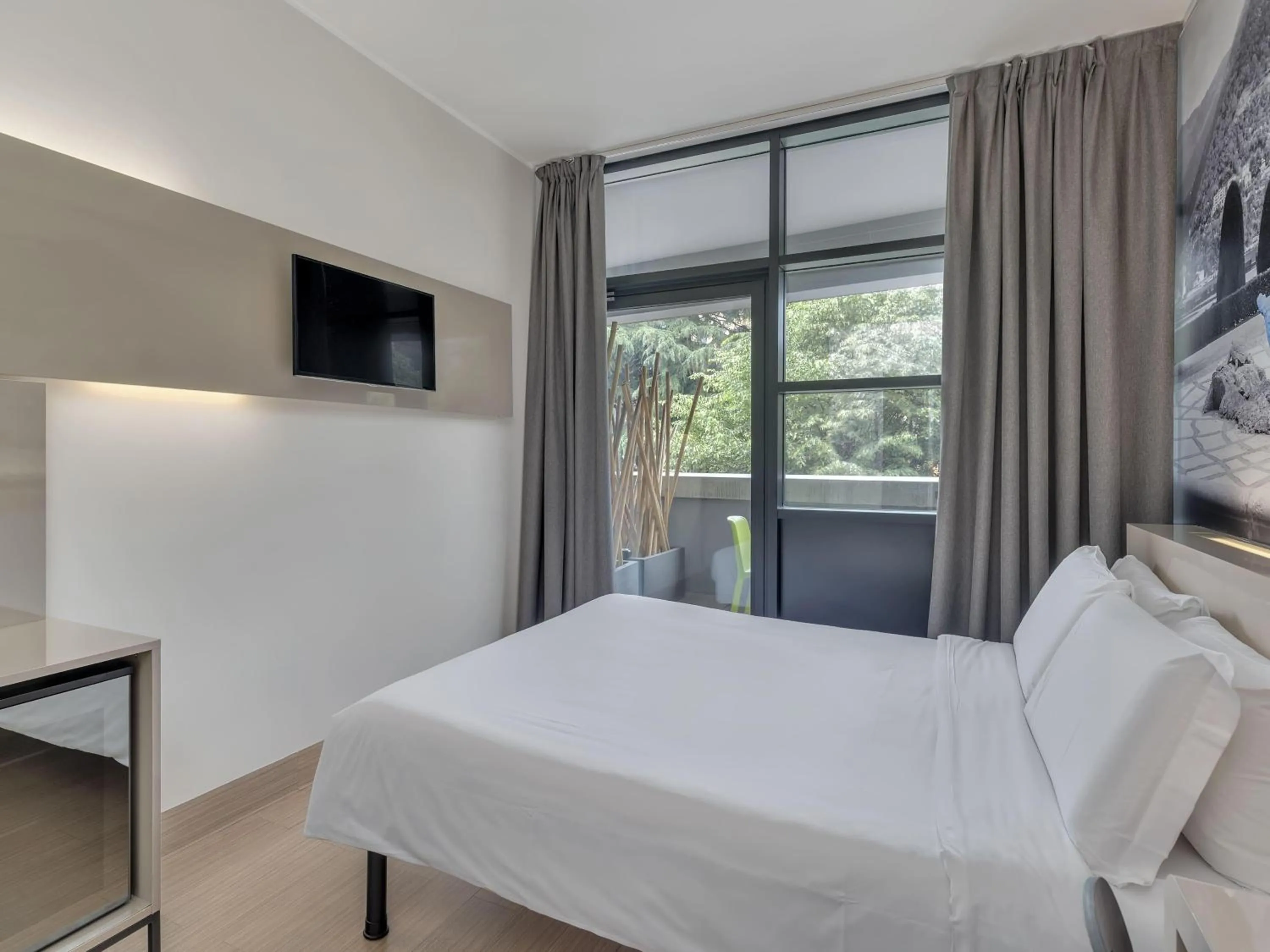 Photo of the whole room, Bed in B&B Hotel Como Camerlata