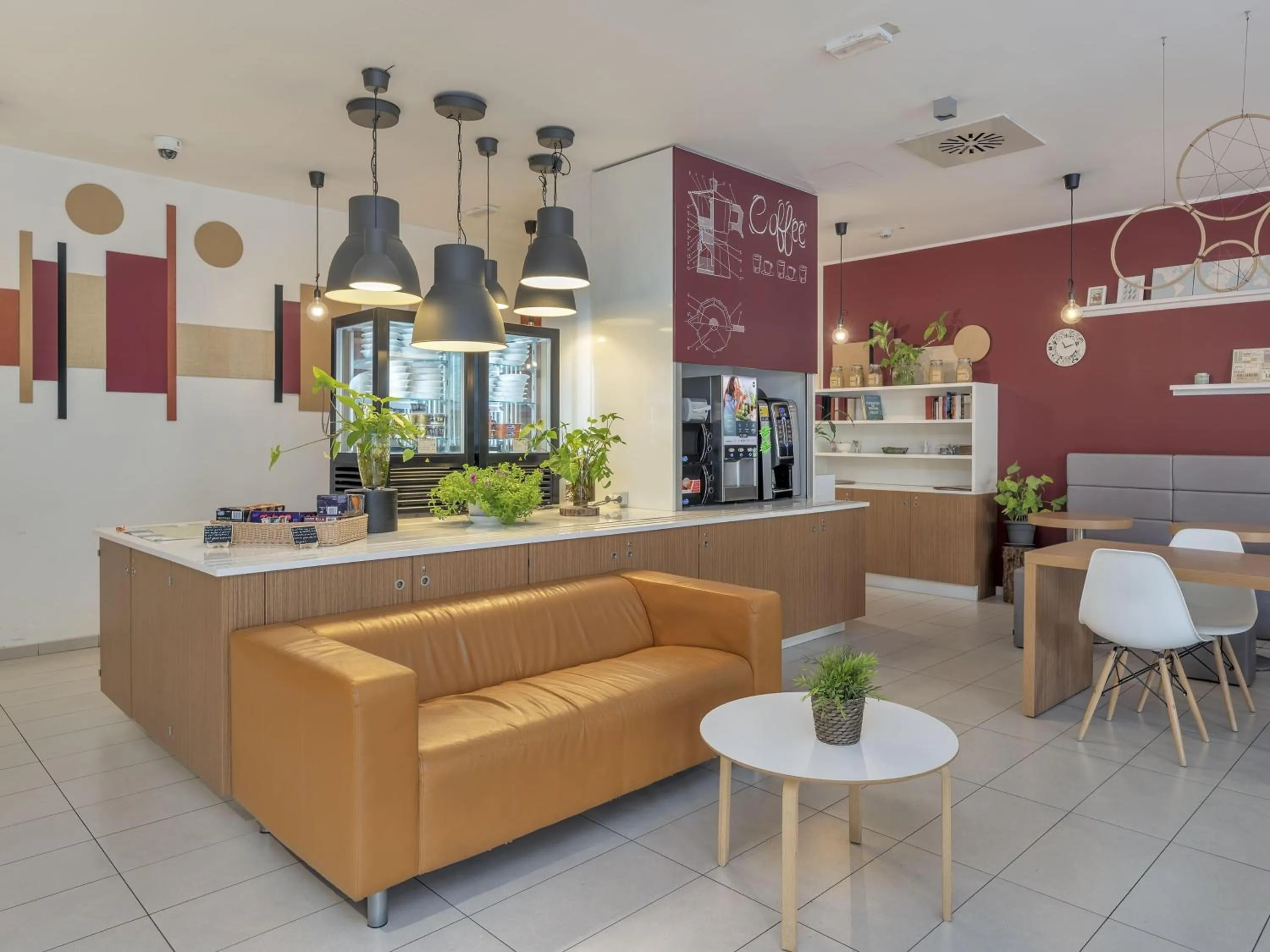 Lounge or bar in B&B Hotel Como Camerlata