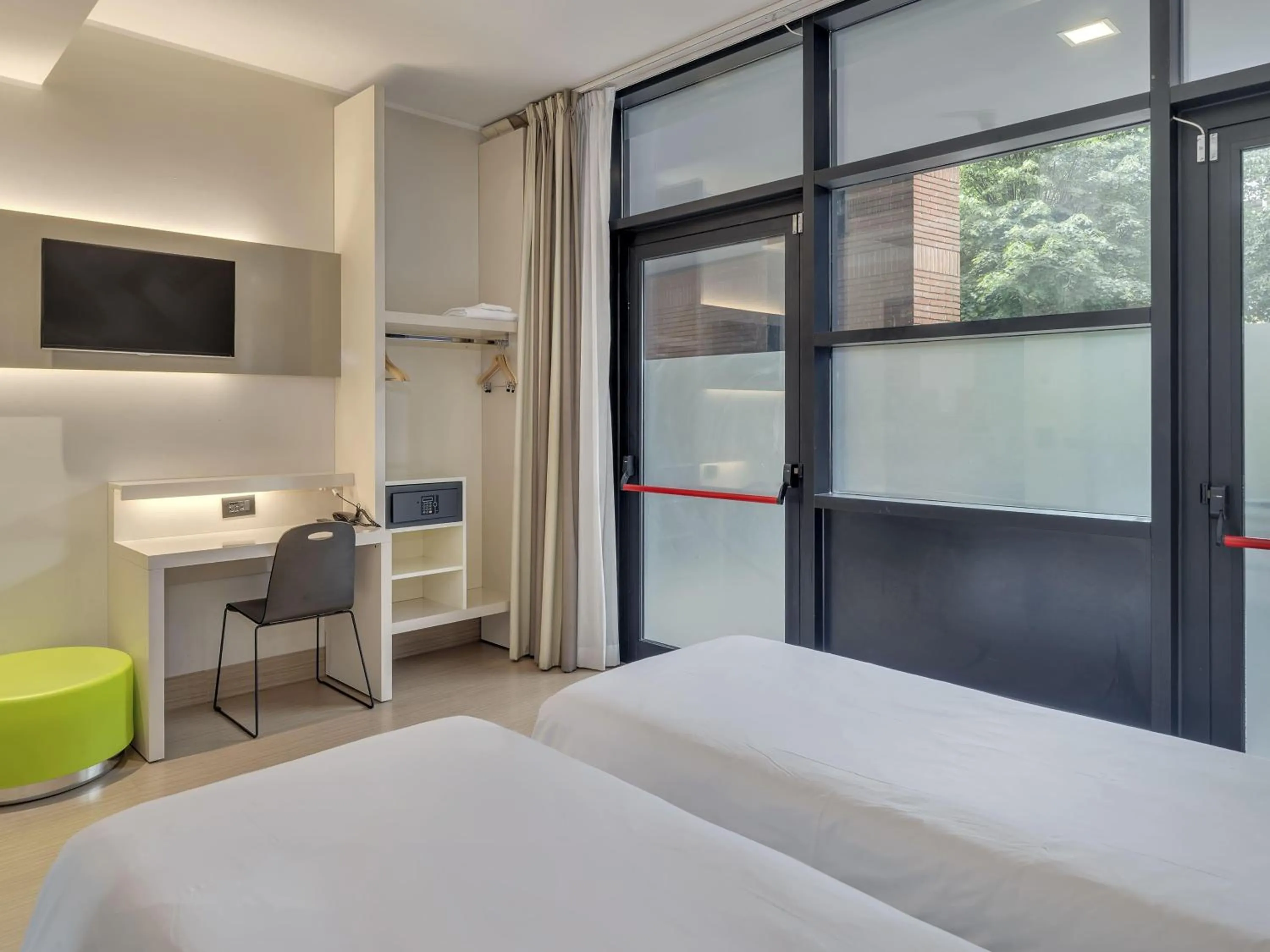 Twin Room - Disability Access in B&B Hotel Como Camerlata