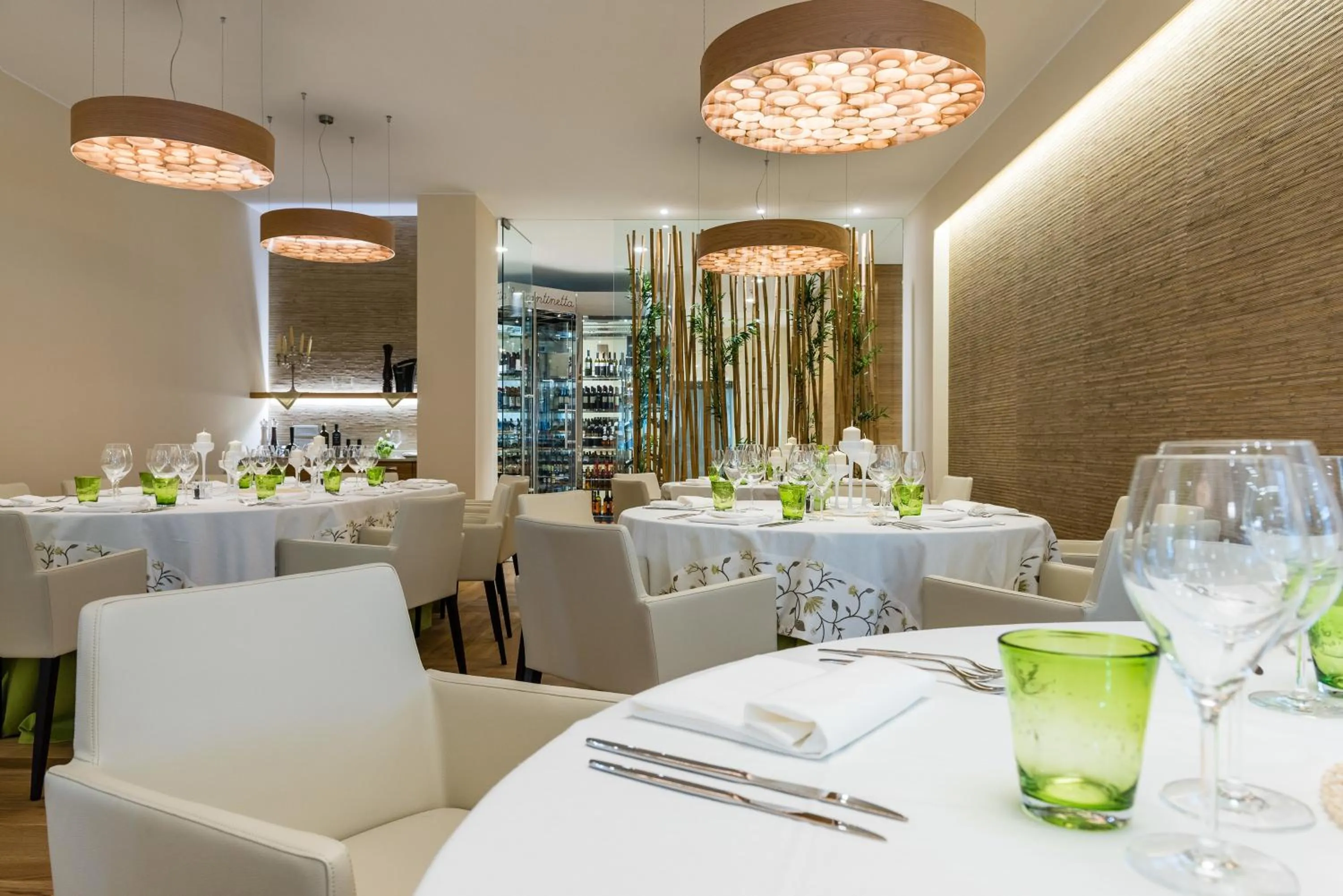 Restaurant/places to eat in Laguna Park Hotel 4Superior