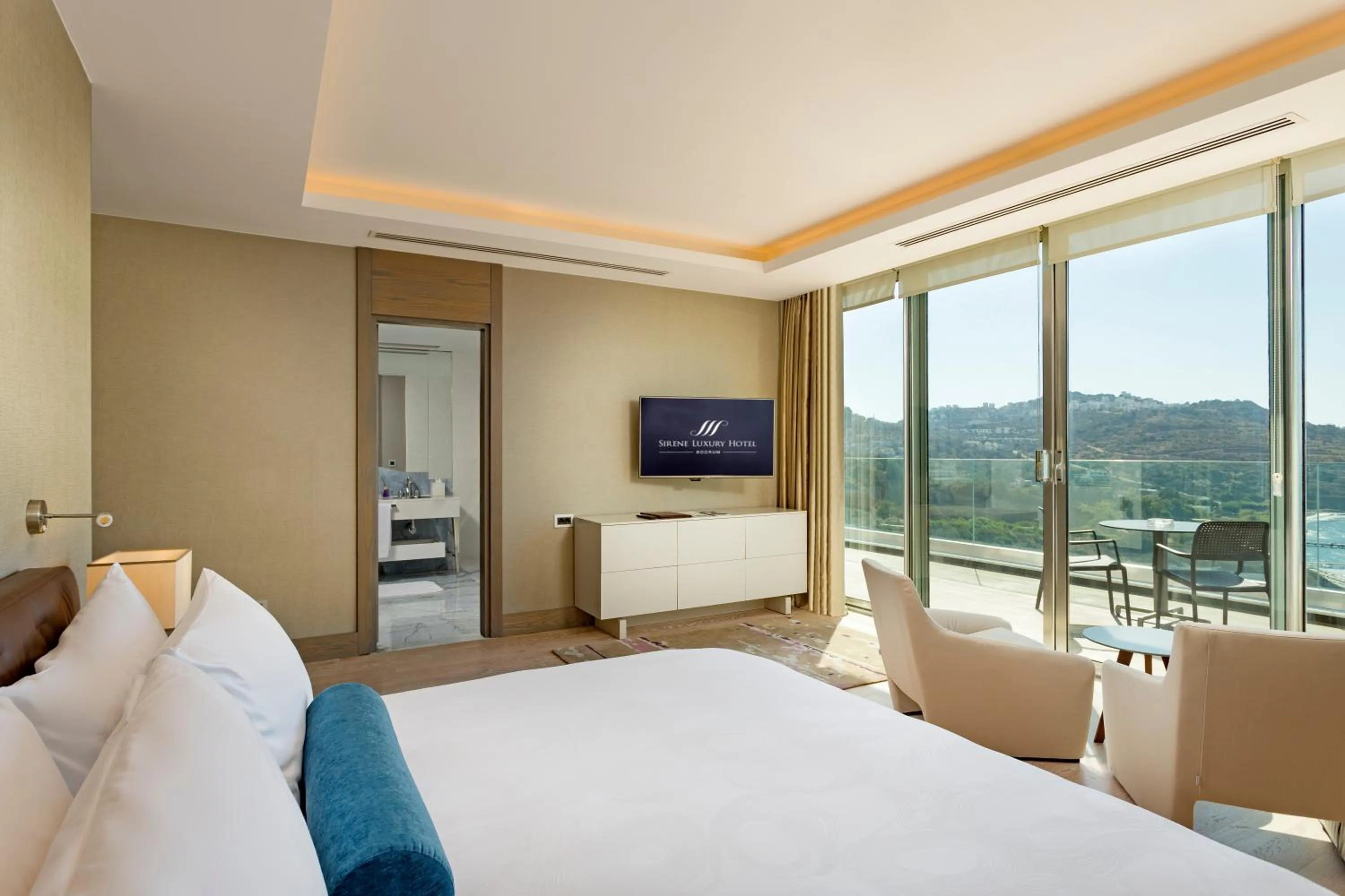 TV and multimedia, Bed in Sirene Luxury Hotel Bodrum