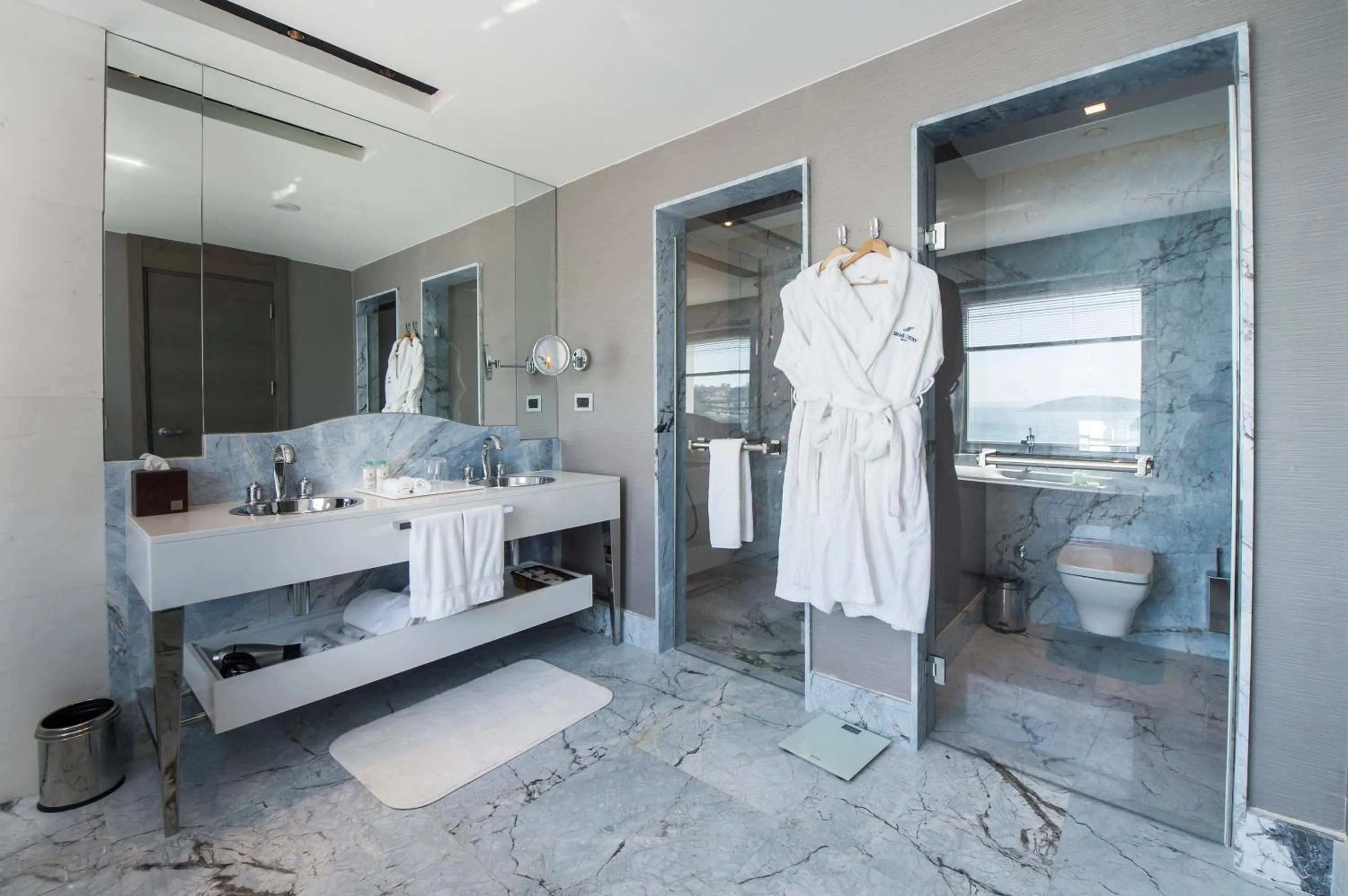 Shower in Sirene Luxury Hotel Bodrum