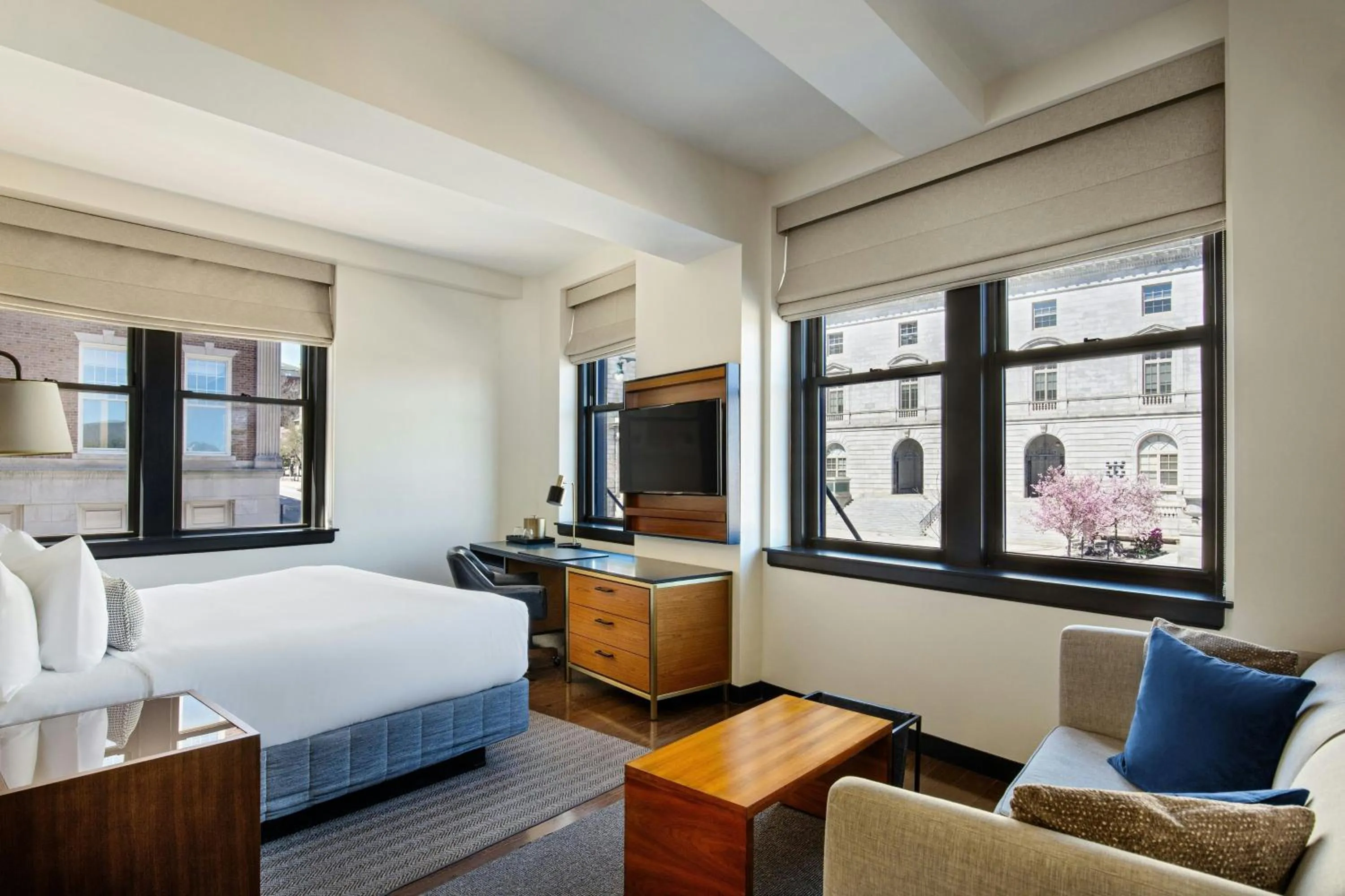 Photo of the whole room, Bed in The Press Hotel, Autograph Collection