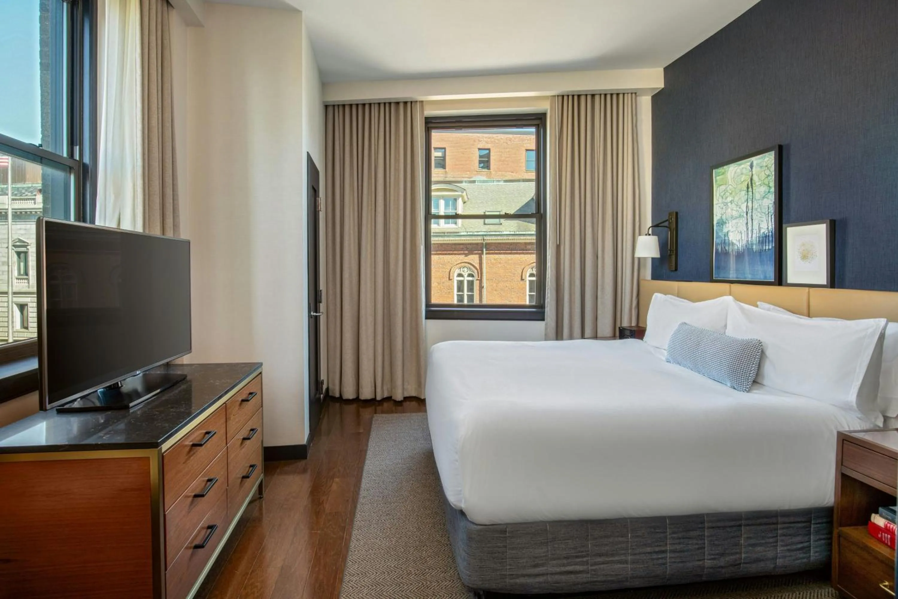 Bedroom, Bed in The Press Hotel, Autograph Collection