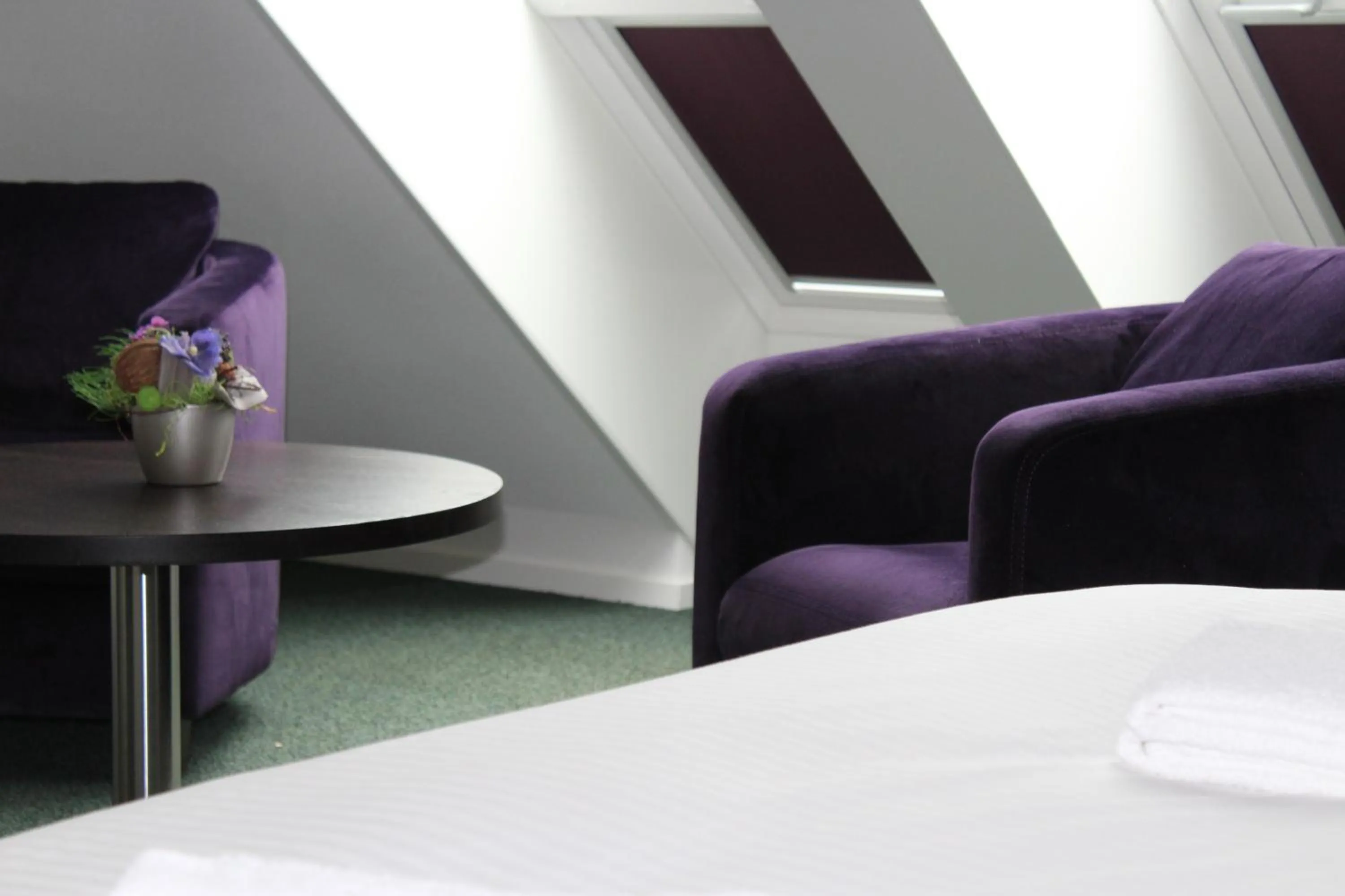 Seating area, Bed in Hotel restaurant Nederheide