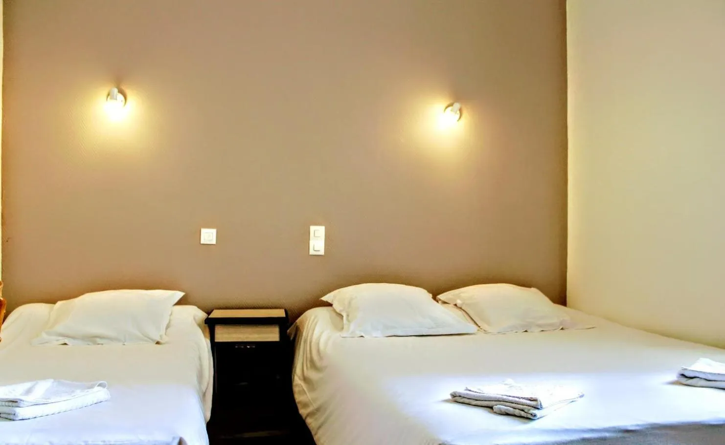 Bed in Hôtel Le Milan