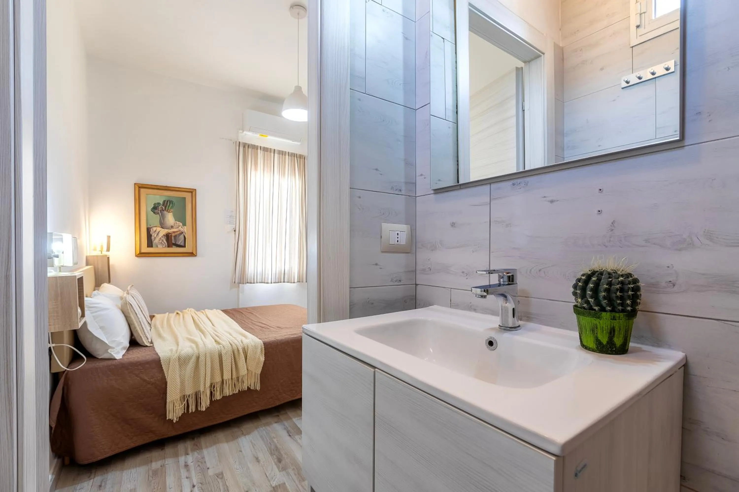 Bathroom, Bed in Alguer Guest House