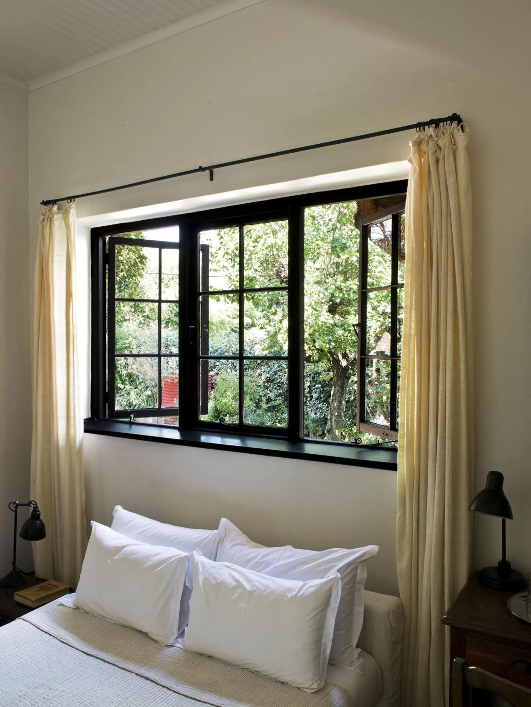 Garden view, Bed in Satyagraha House