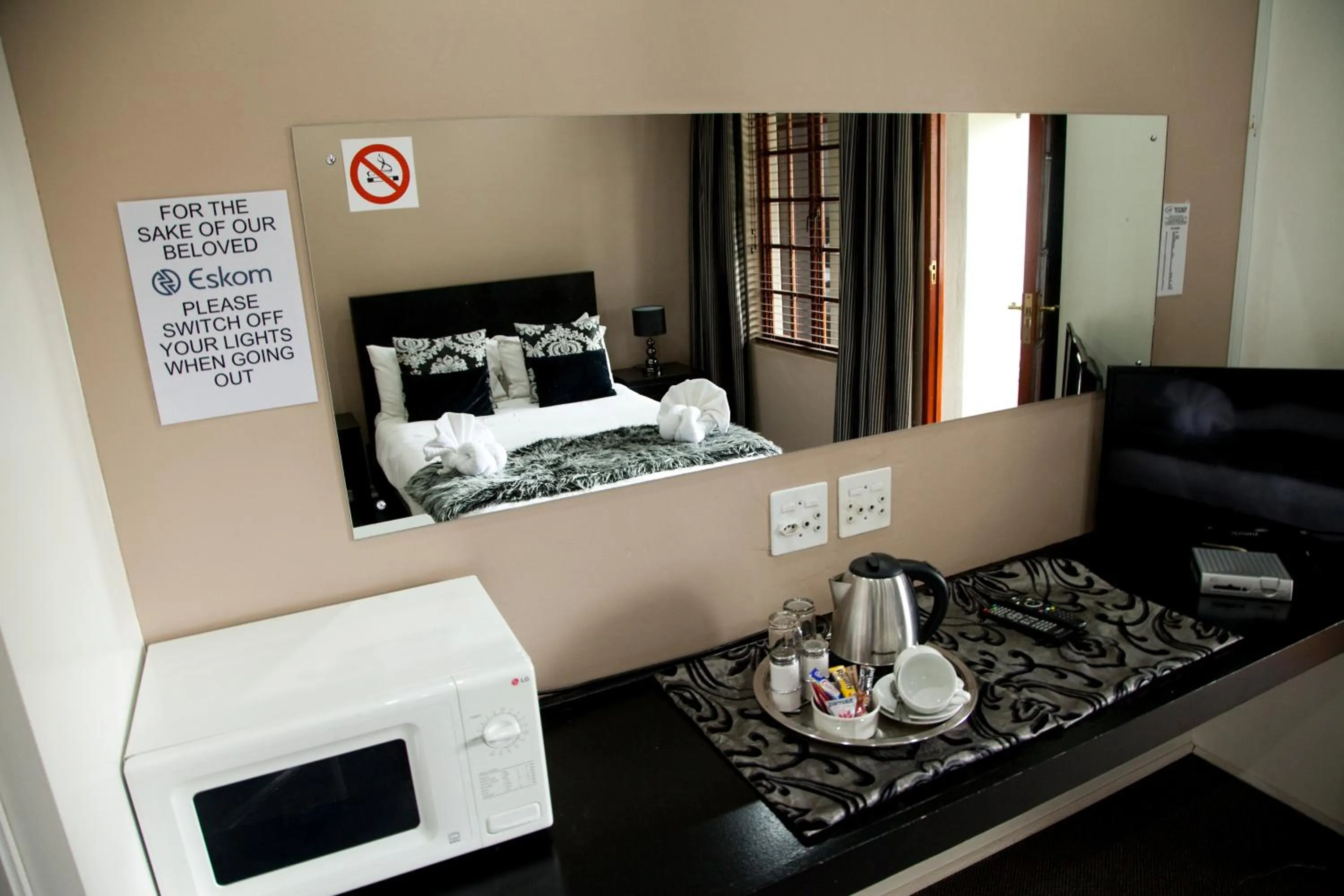 Coffee/tea facilities, Bed in The Gables Middelburg MPU