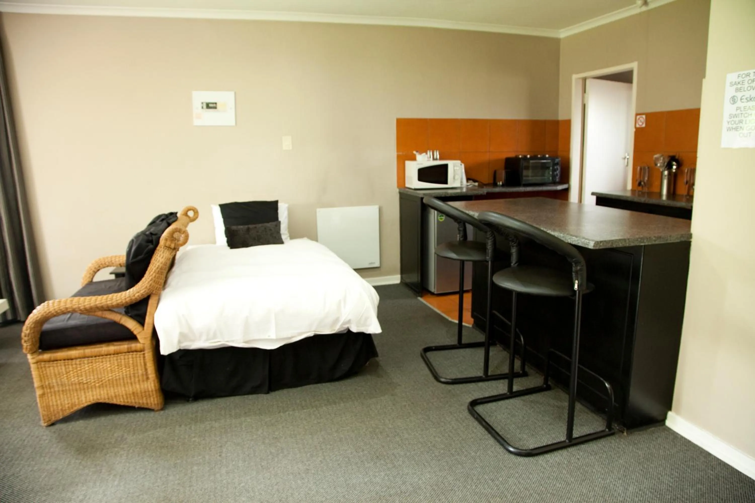 Kitchen or kitchenette, Bed in The Gables Middelburg MPU