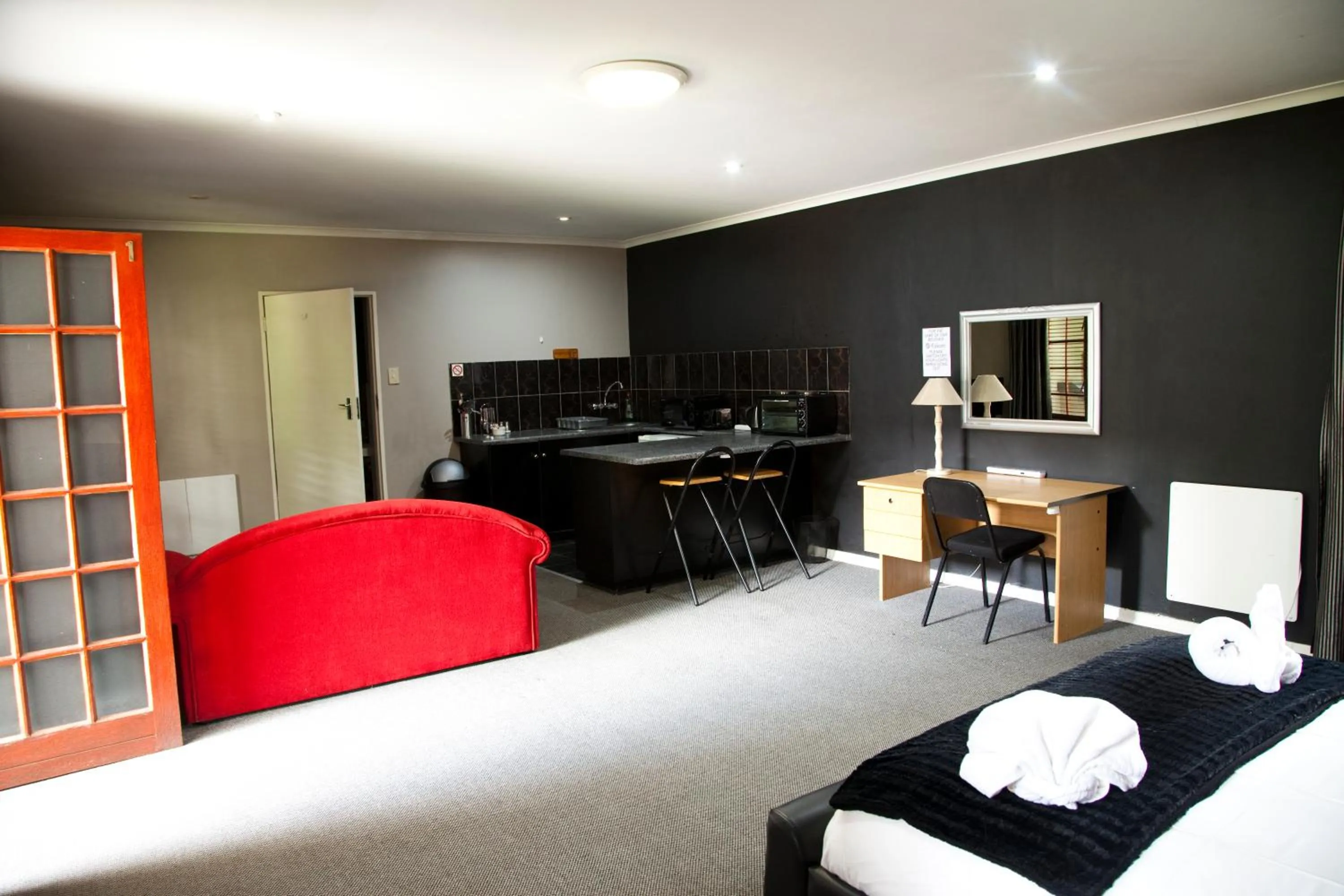 Kitchen or kitchenette, Bed in The Gables Middelburg MPU