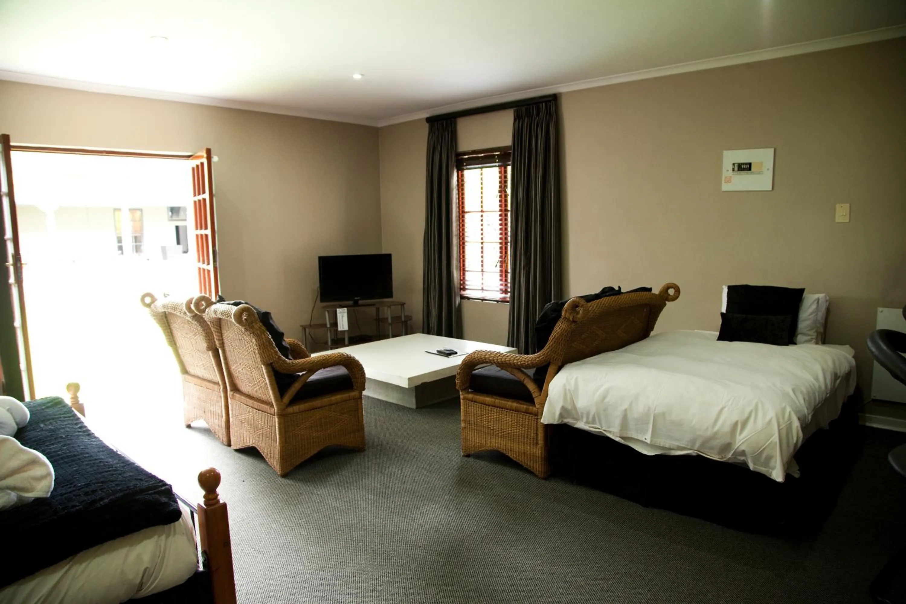 Living room, Bed in The Gables Middelburg MPU