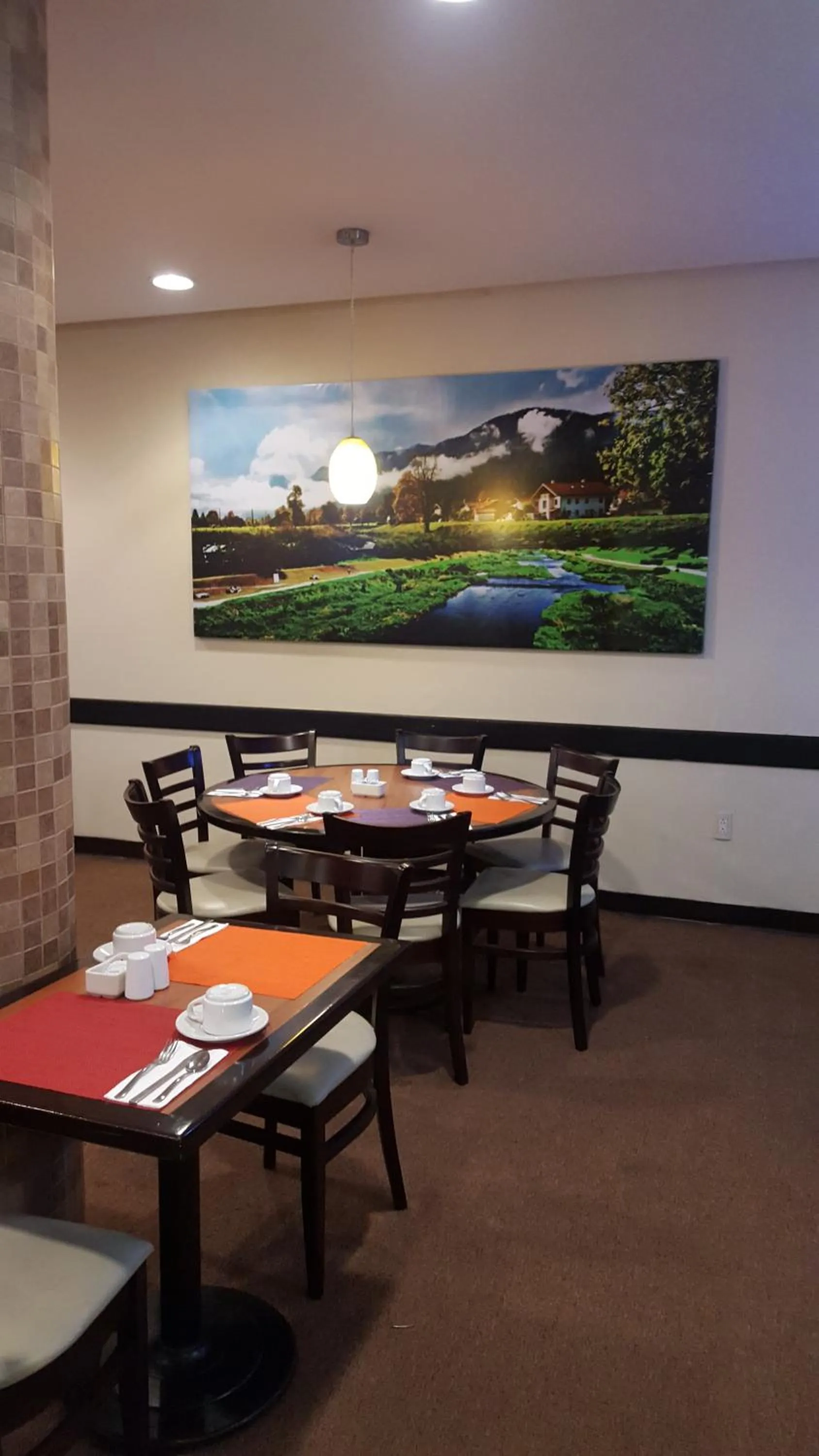 Restaurant/places to eat in HOTEL ValgrandE