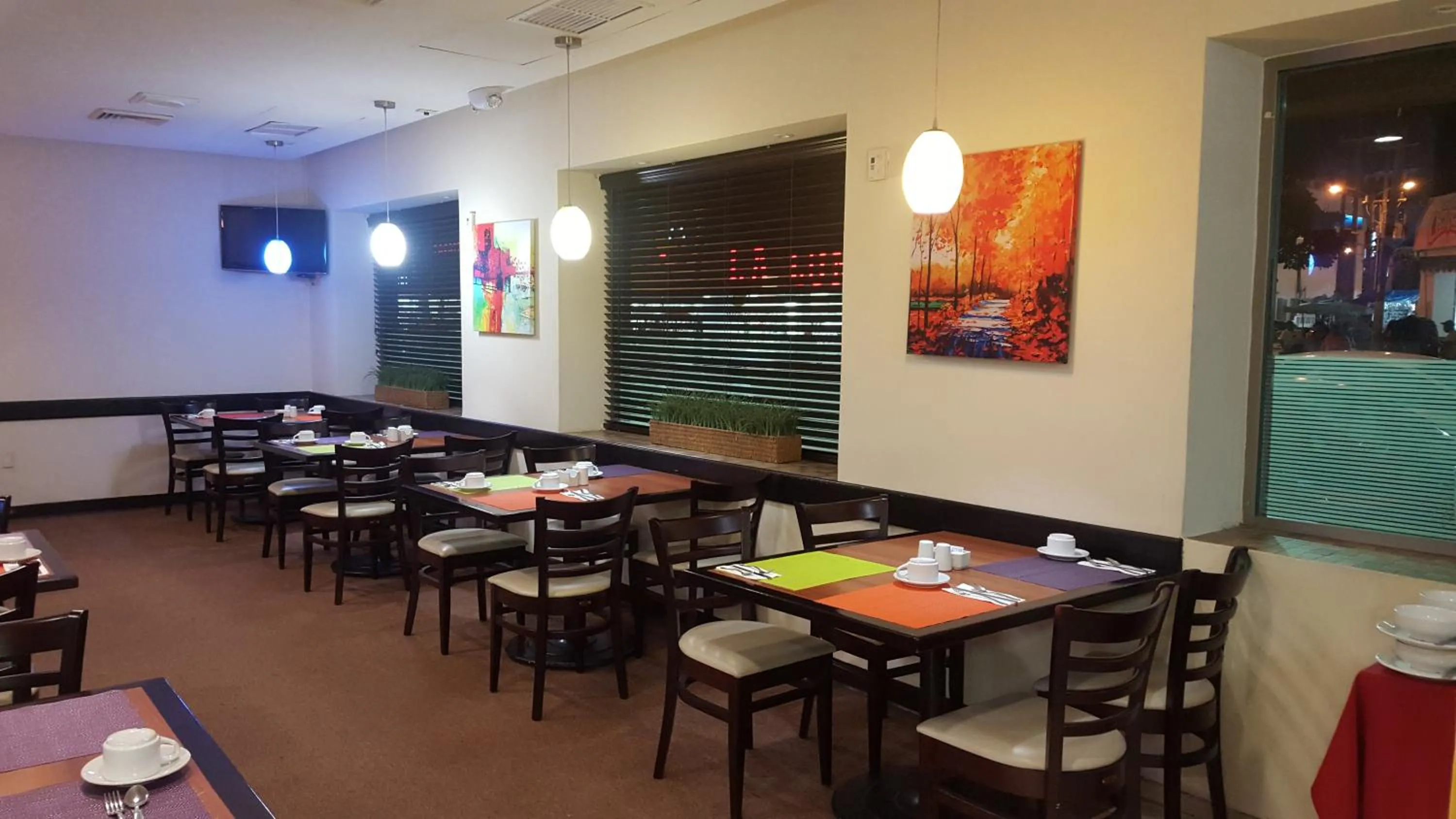 Restaurant/places to eat in HOTEL ValgrandE