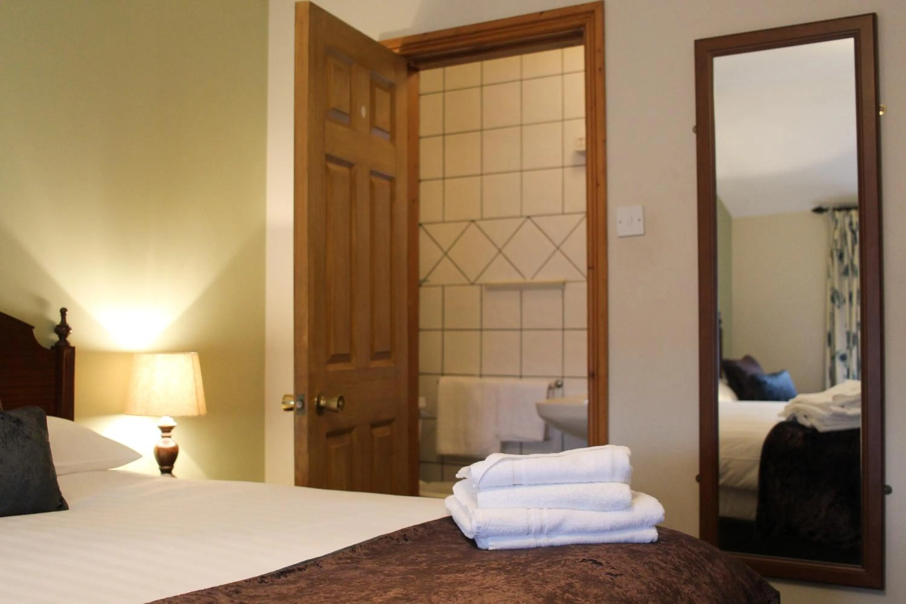 Bedroom, Bed in Bridge Hotel