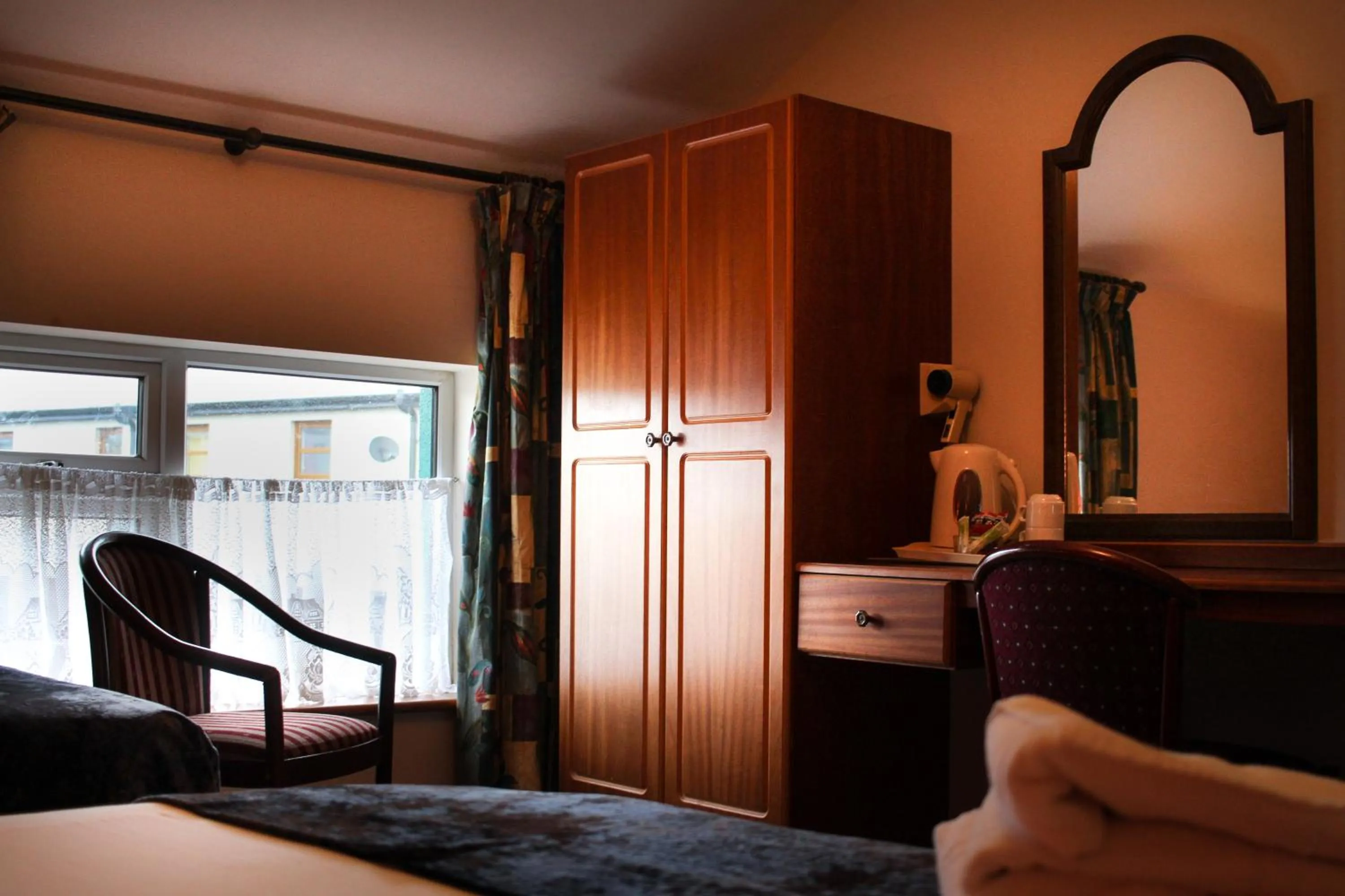 Bedroom, Bed in Bridge Hotel