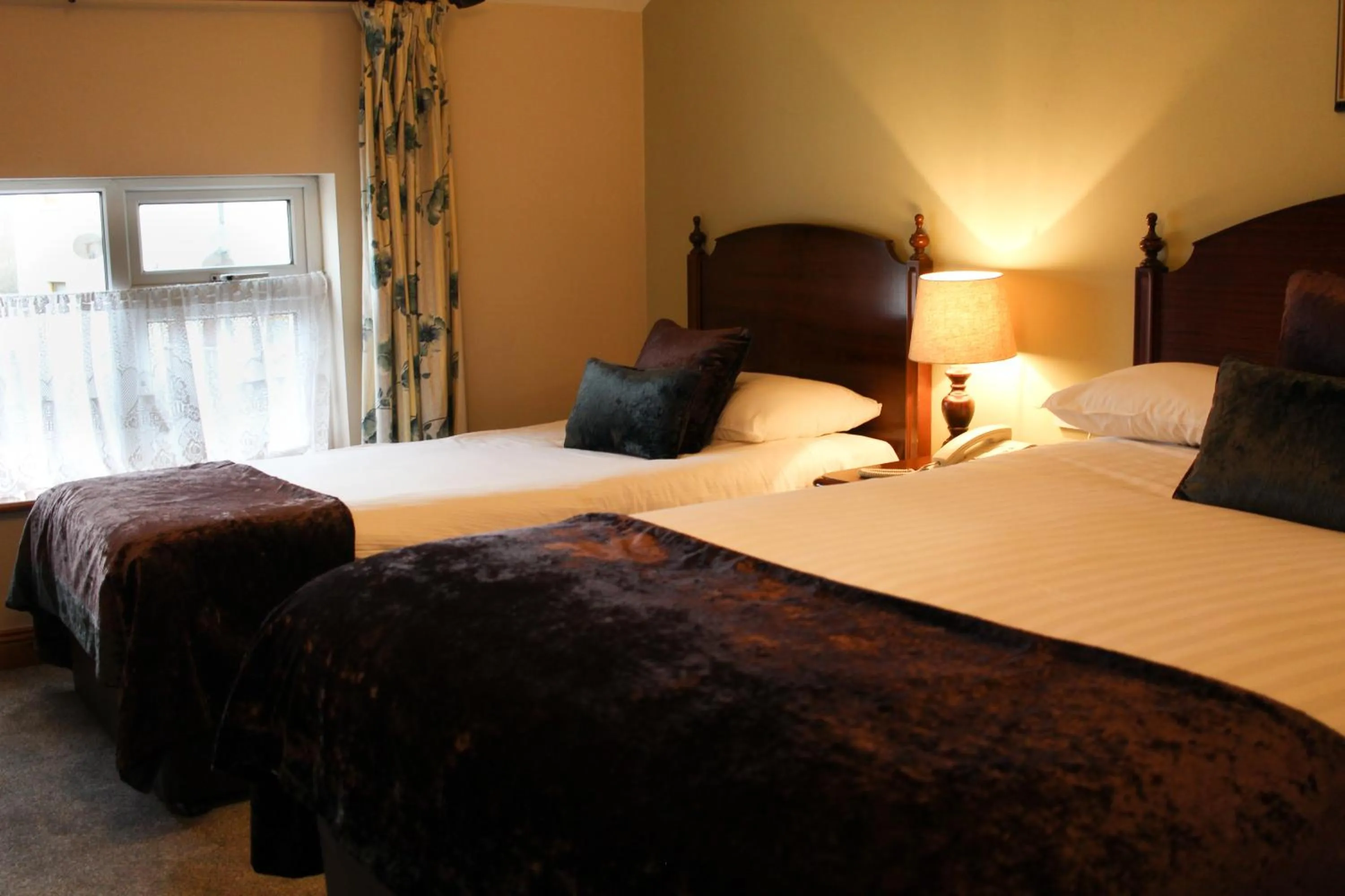 Bedroom, Bed in Bridge Hotel
