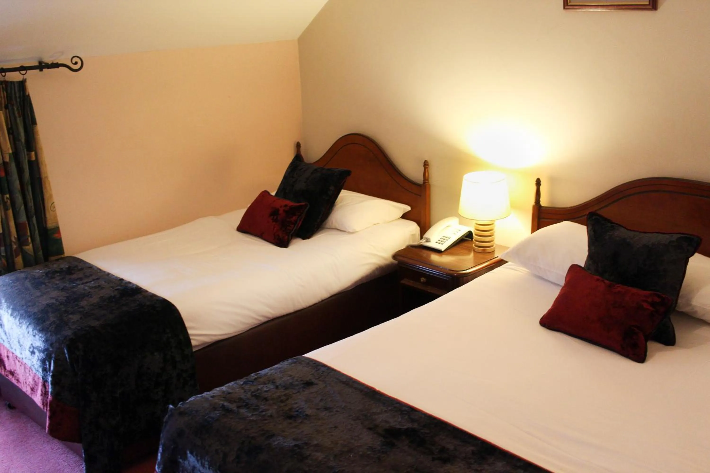 Bedroom, Bed in Bridge Hotel
