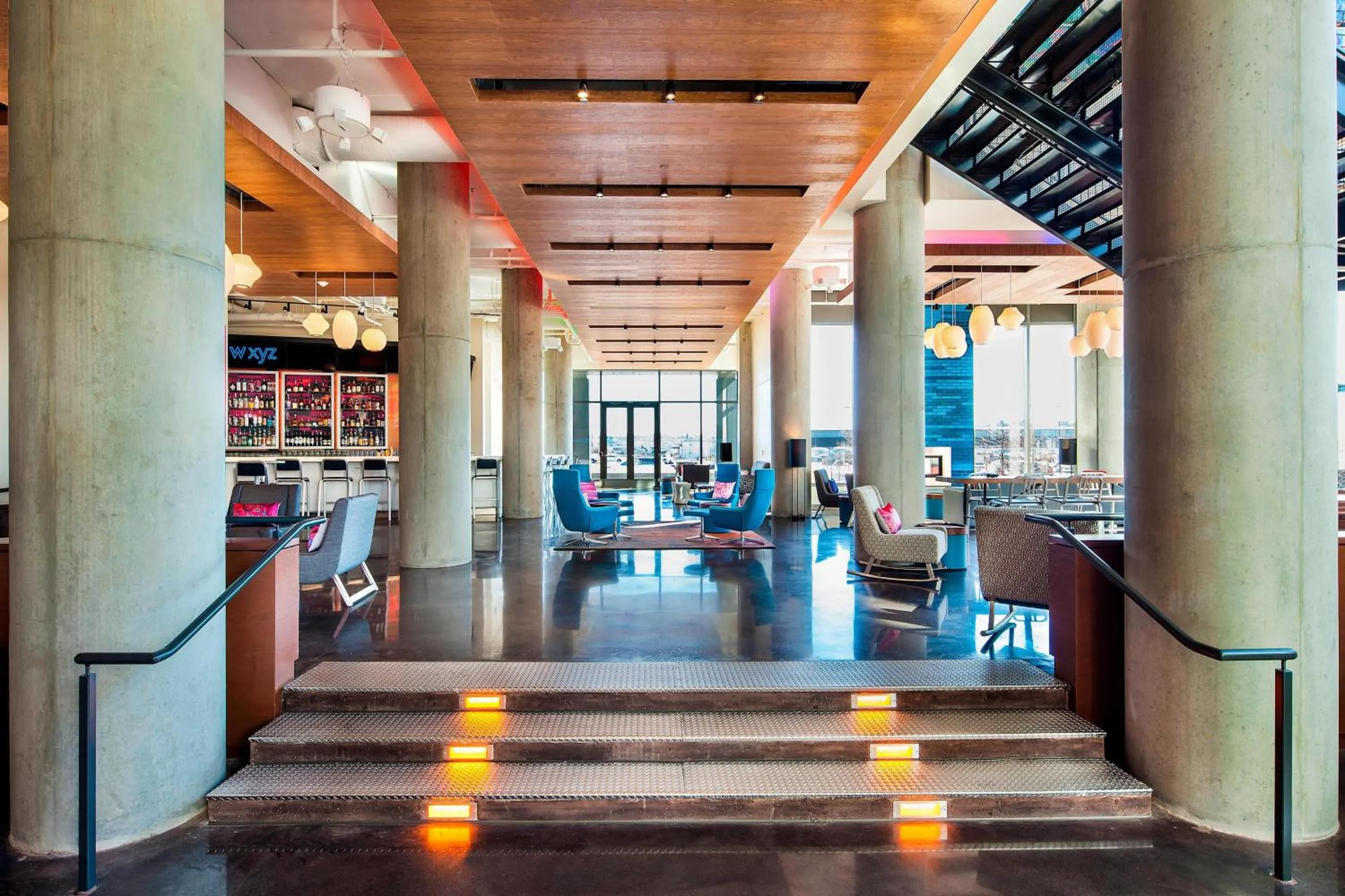 Lounge or bar in Aloft Boston Seaport District