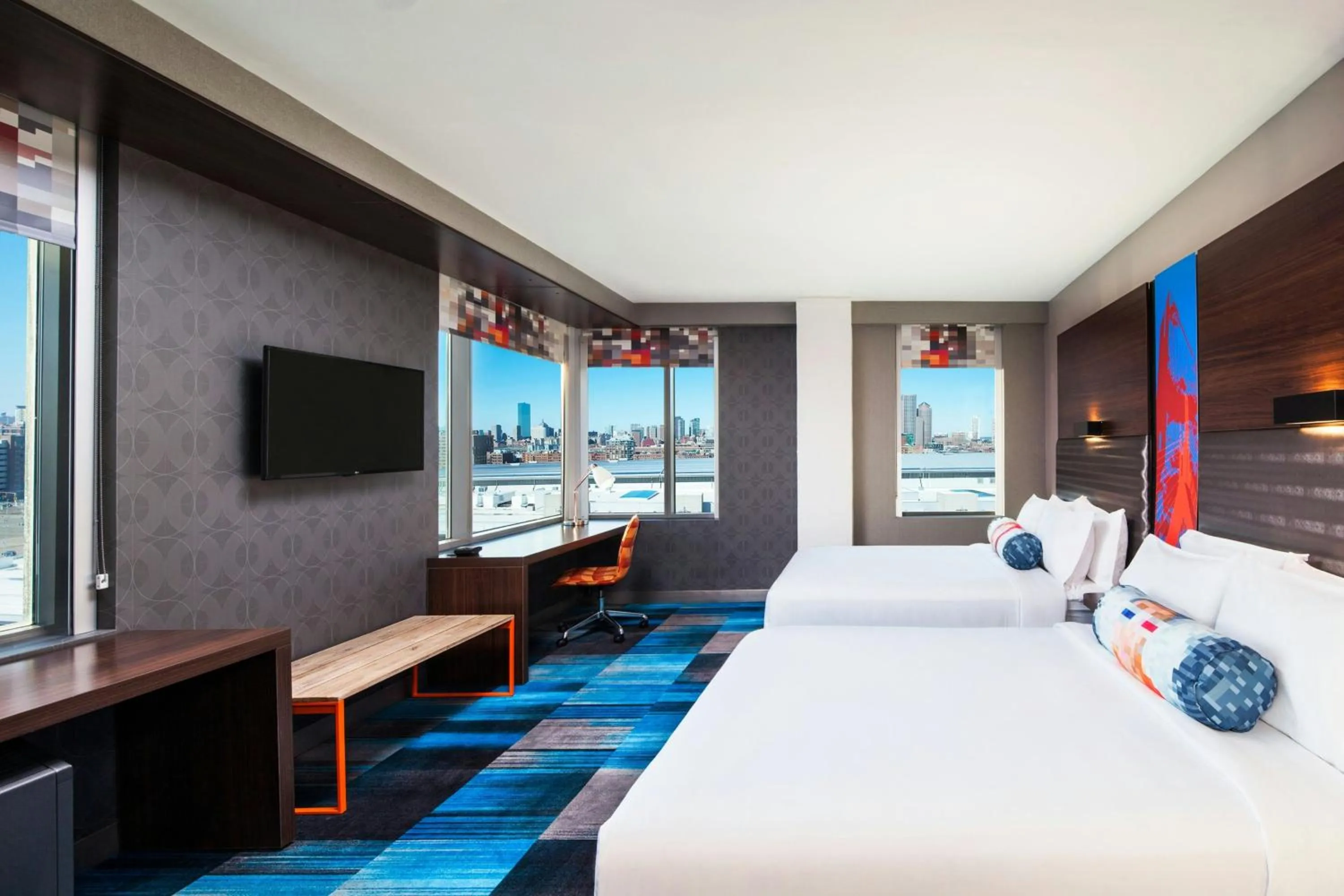 Photo of the whole room, Bed in Aloft Boston Seaport District