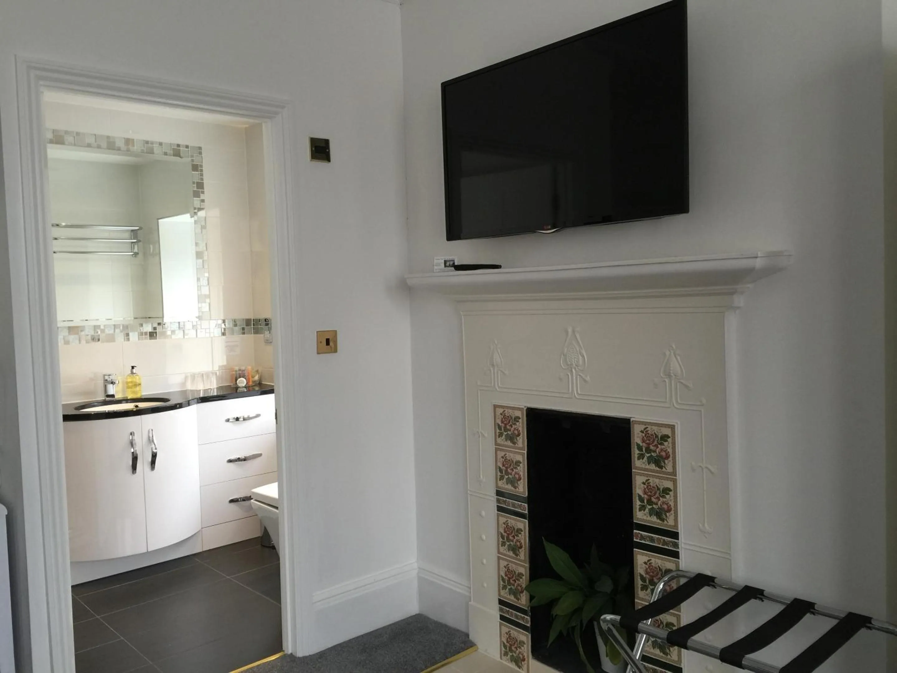 Bedroom in Croham Park - Free Parking & Wi-Fi