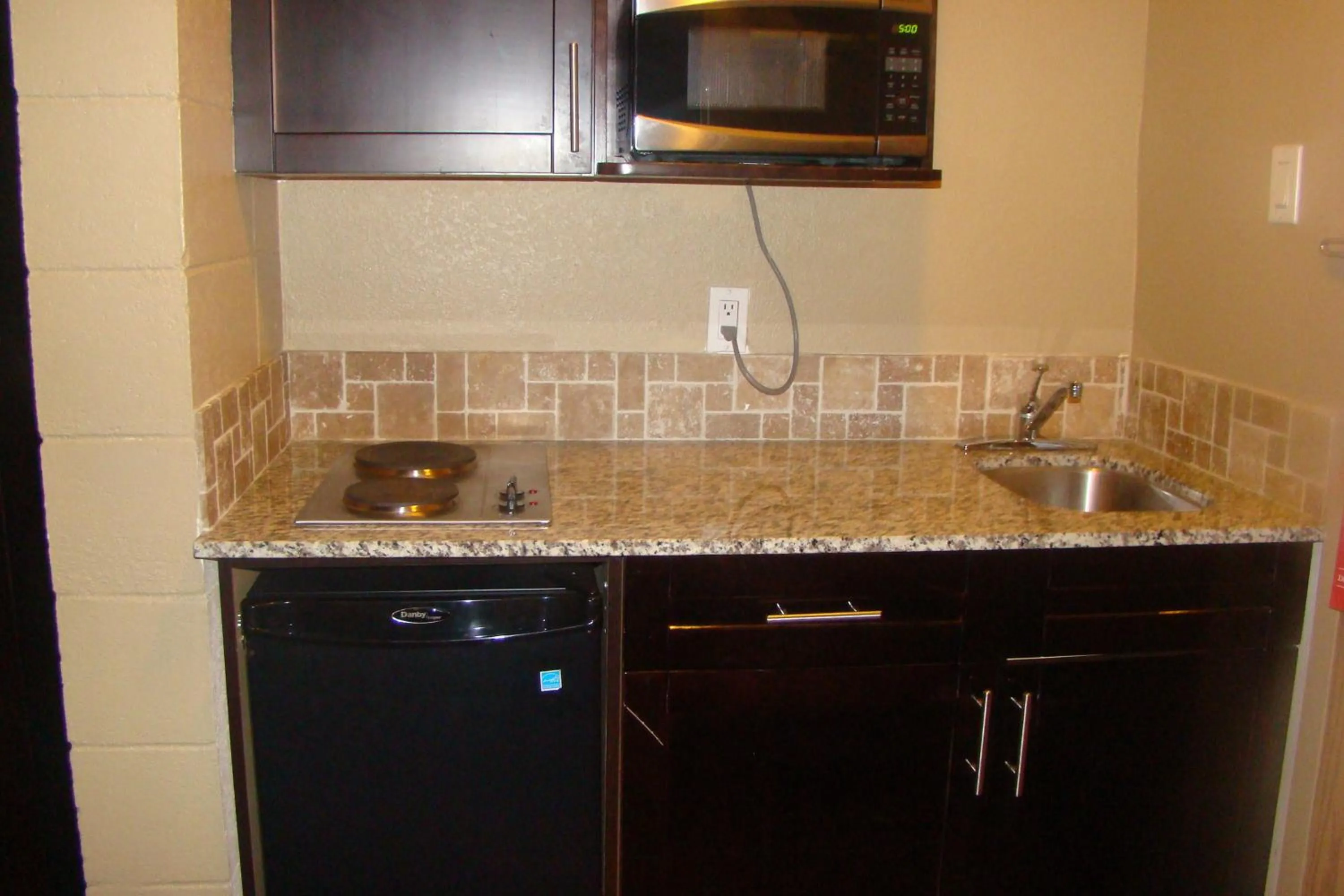 Kitchen or kitchenette in Stonebridge Hotel