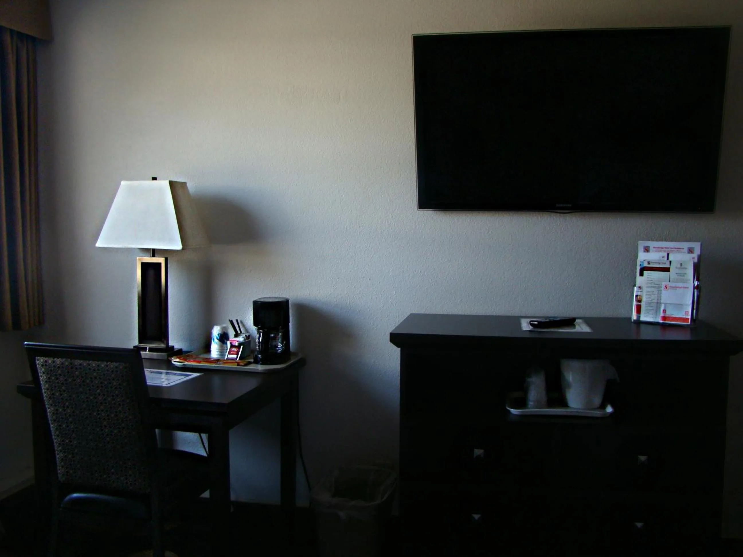 TV and multimedia in Stonebridge Hotel