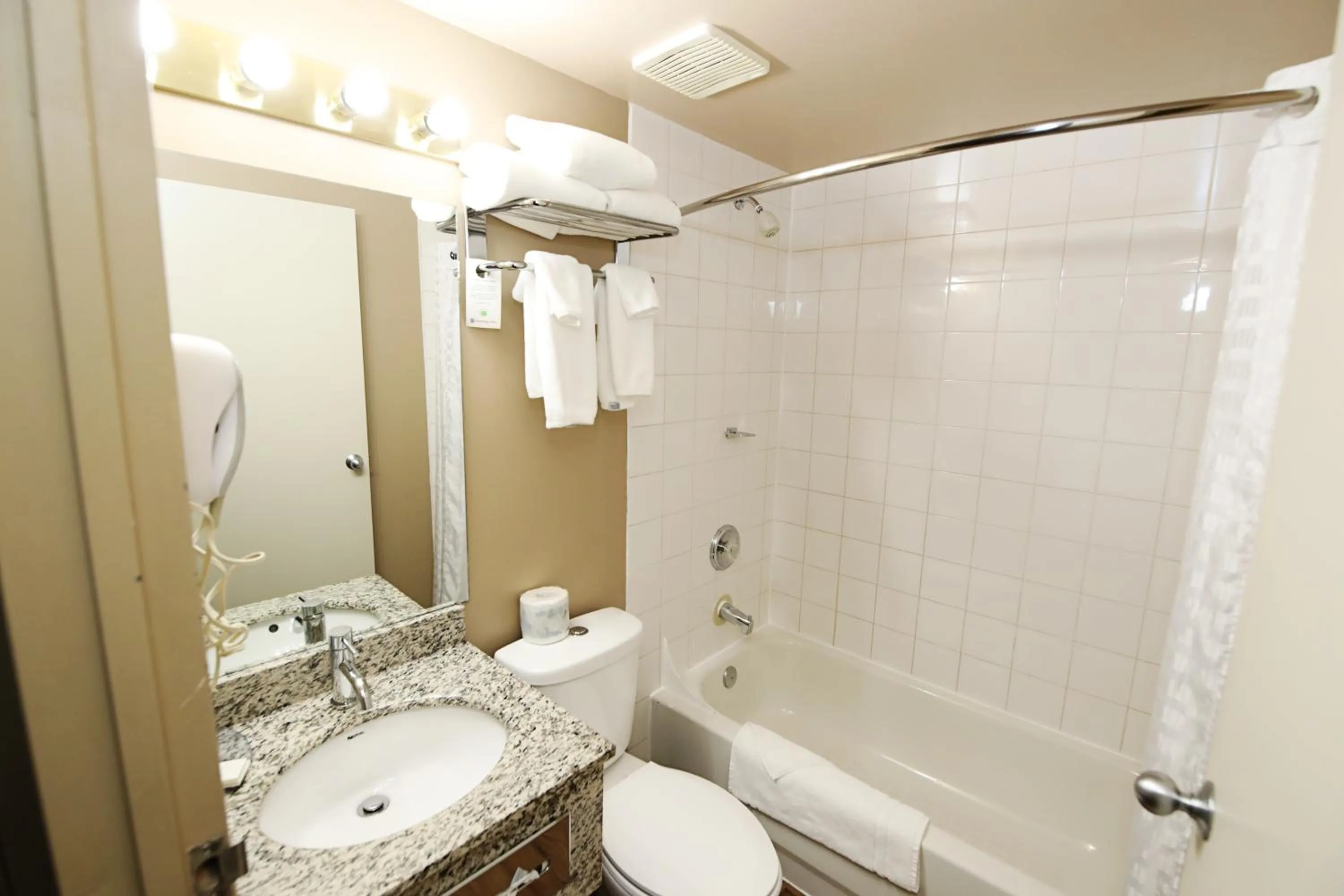 Bathroom in Stonebridge Hotel