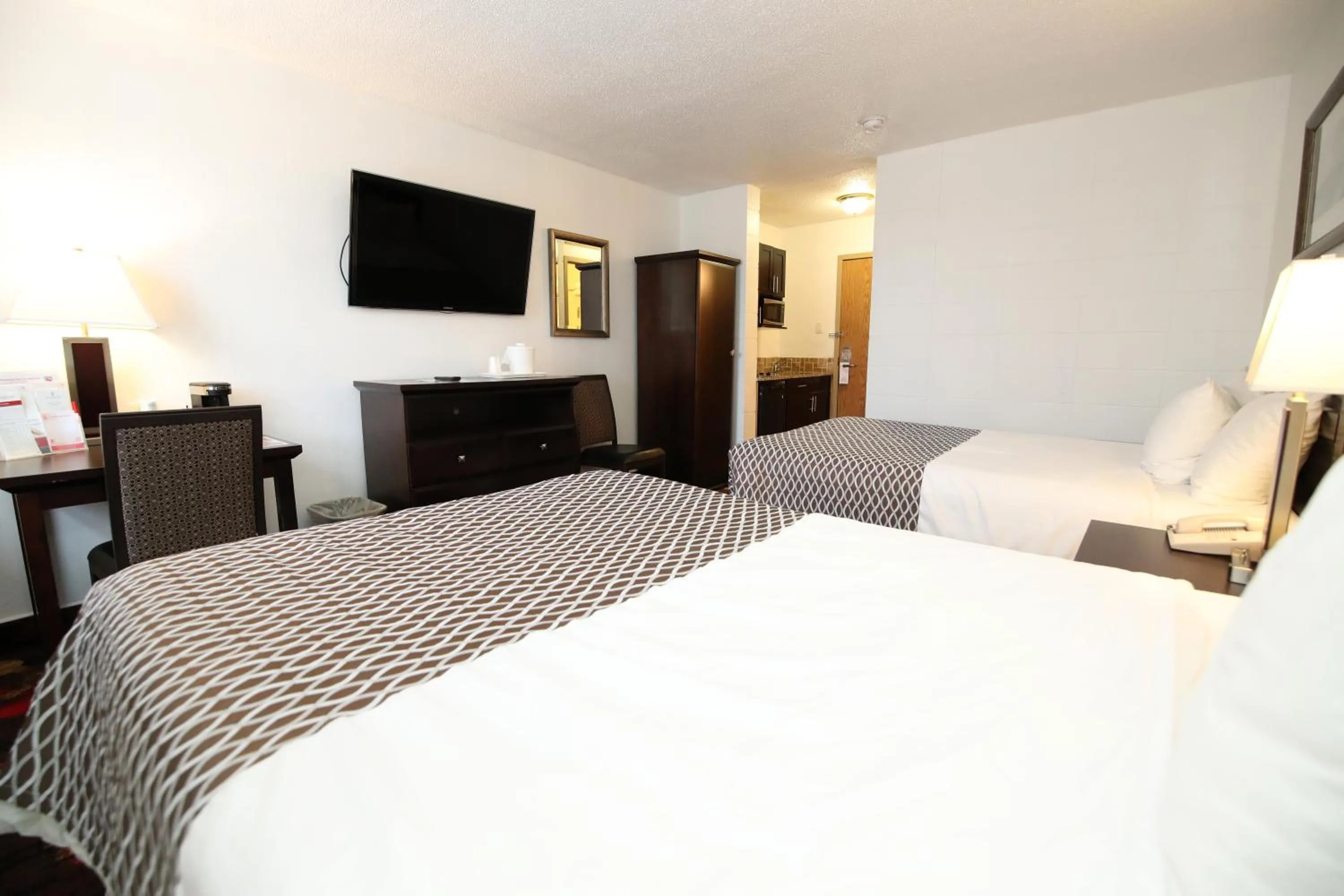 Bed in Stonebridge Hotel